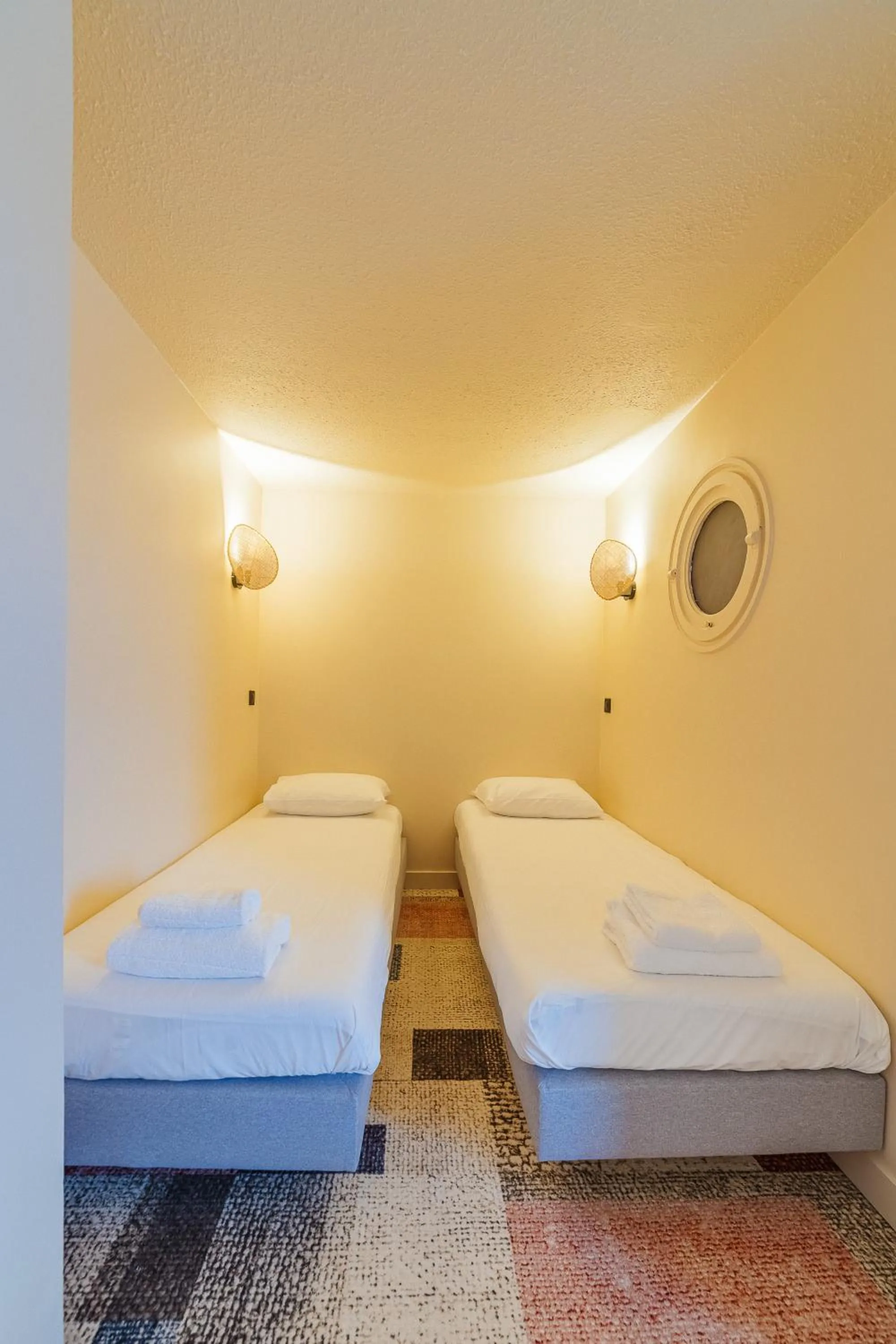 Bedroom, Bed in Hotel Bhoma Troyes