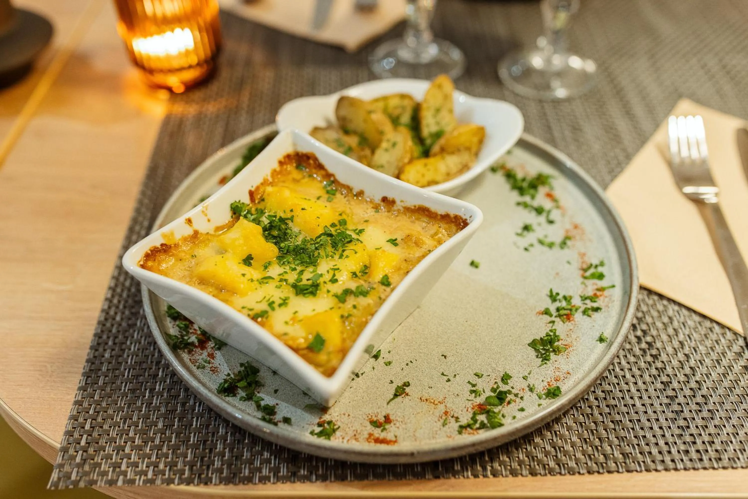 Restaurant/places to eat in Hotel Bhoma Troyes