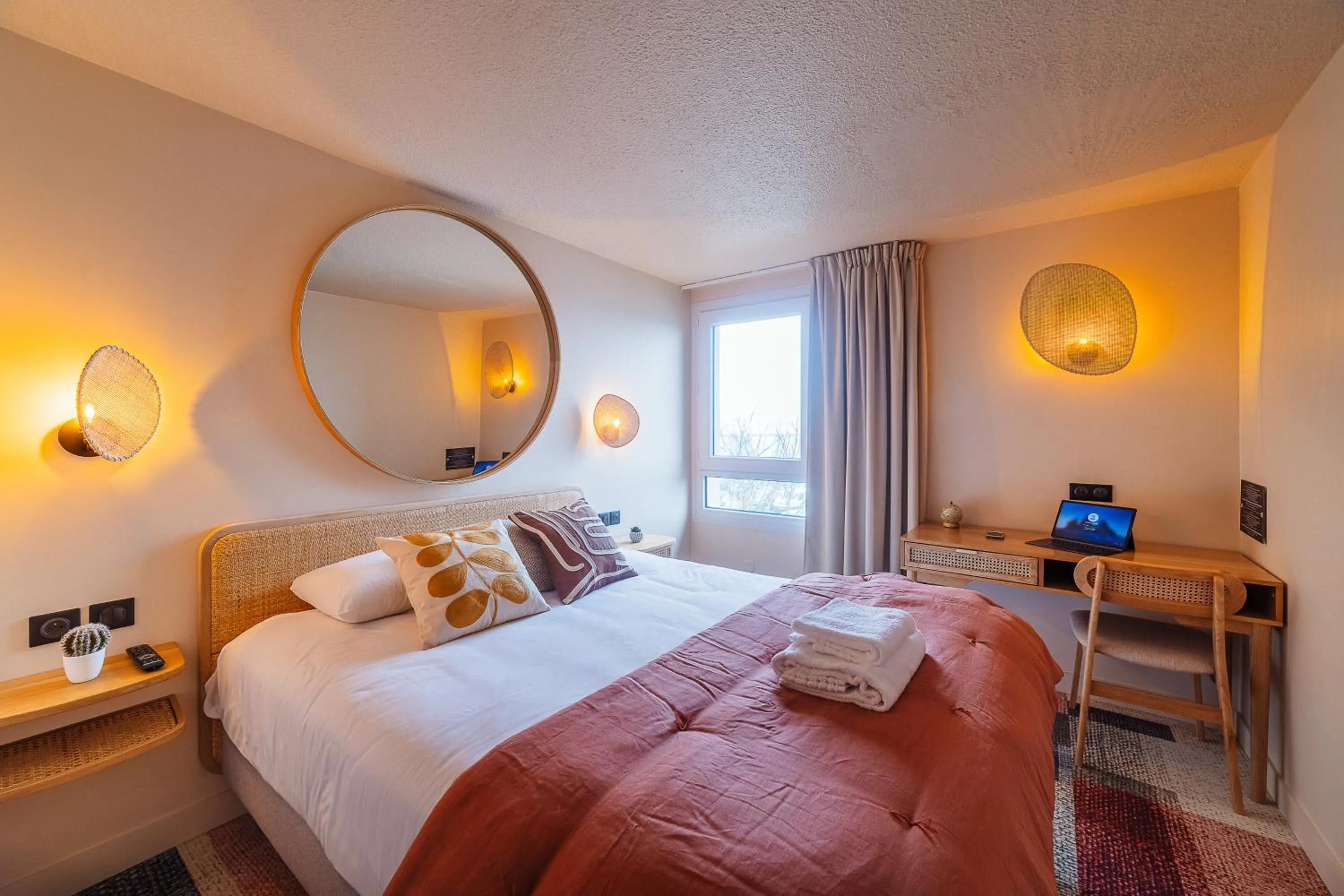 Bed in Hotel Bhoma Troyes