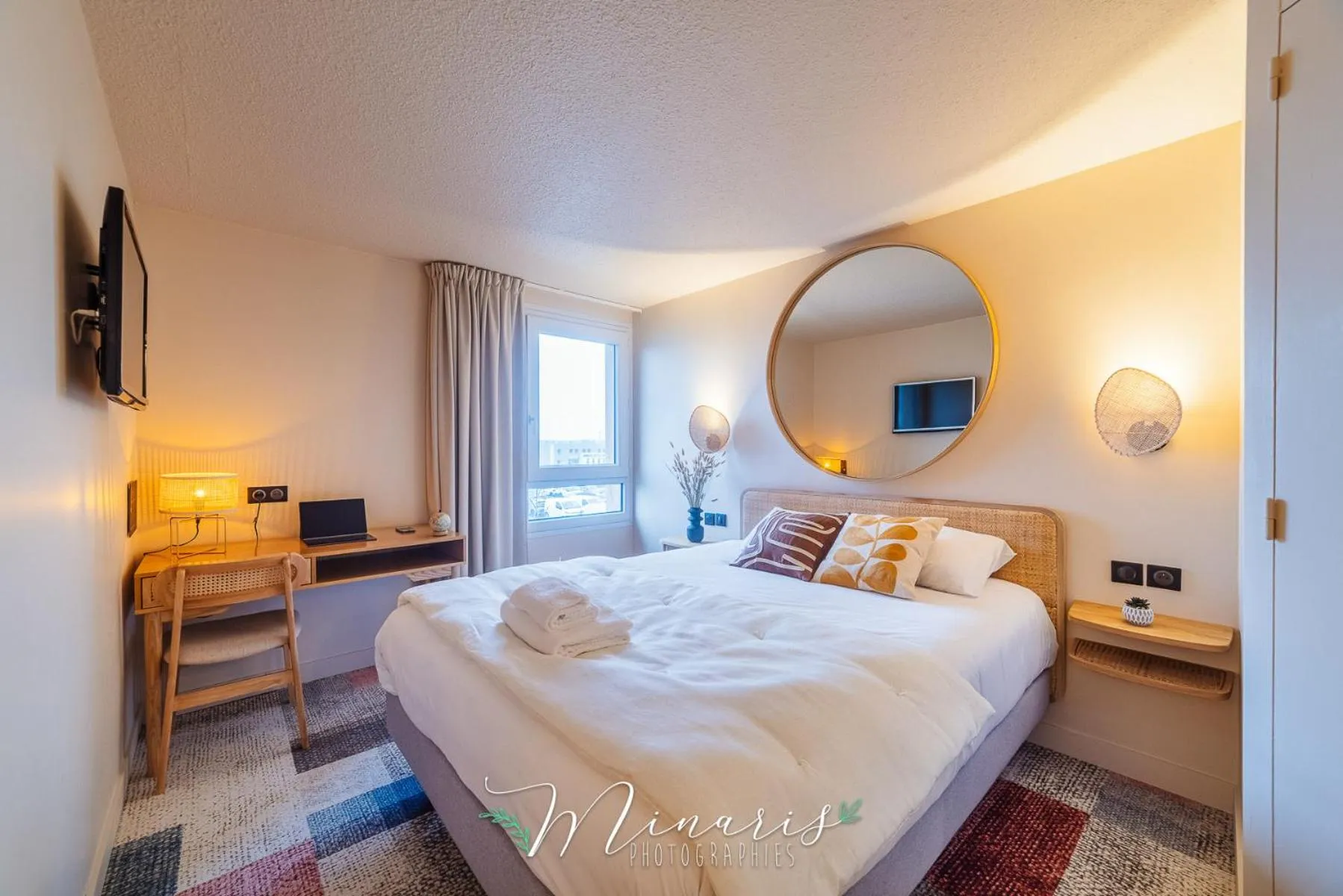 Bed in Hotel Bhoma Troyes