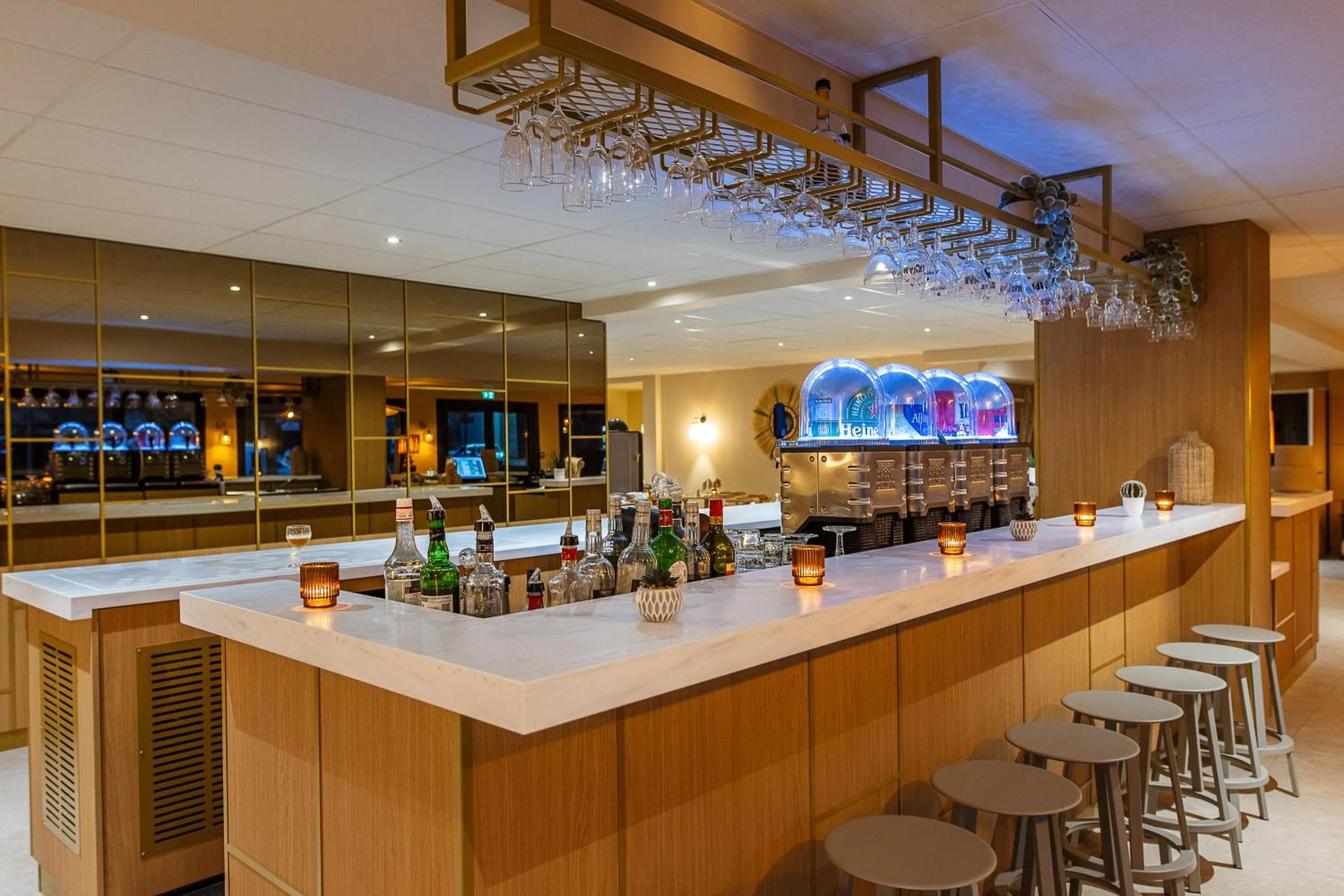 Lounge or bar in Hotel Bhoma Troyes