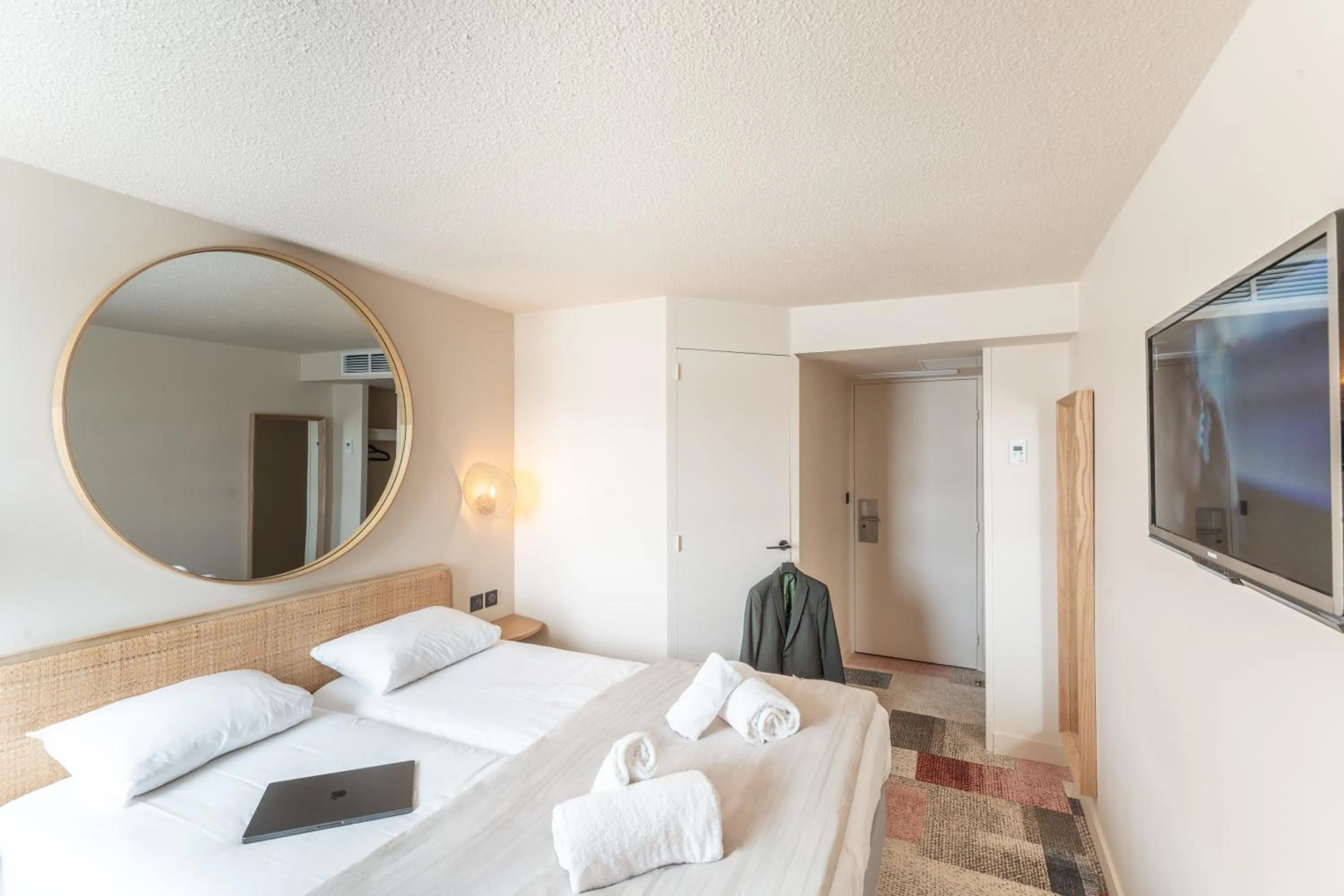 Bed in Hotel Bhoma Troyes