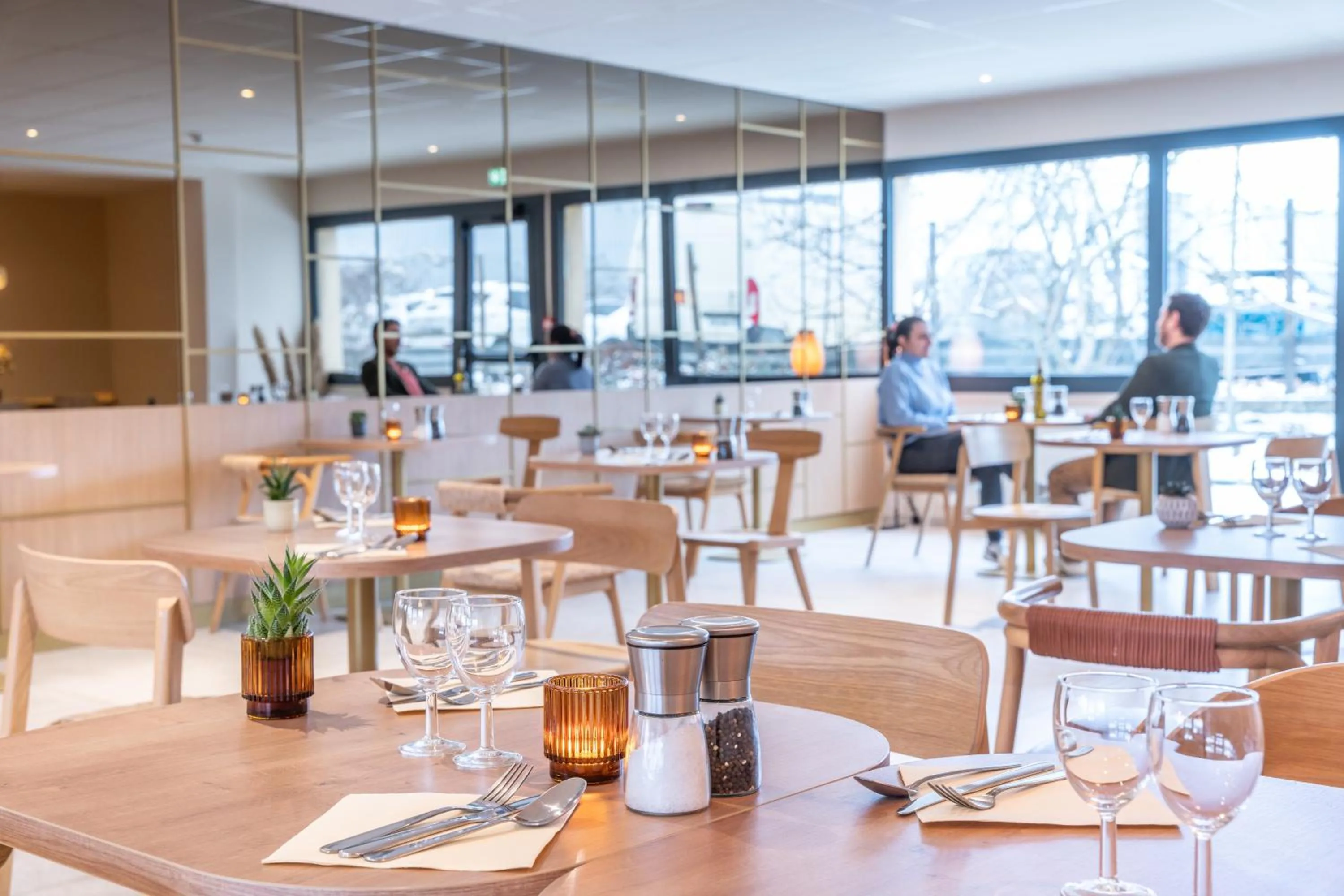 Restaurant/places to eat in Hotel Bhoma Troyes