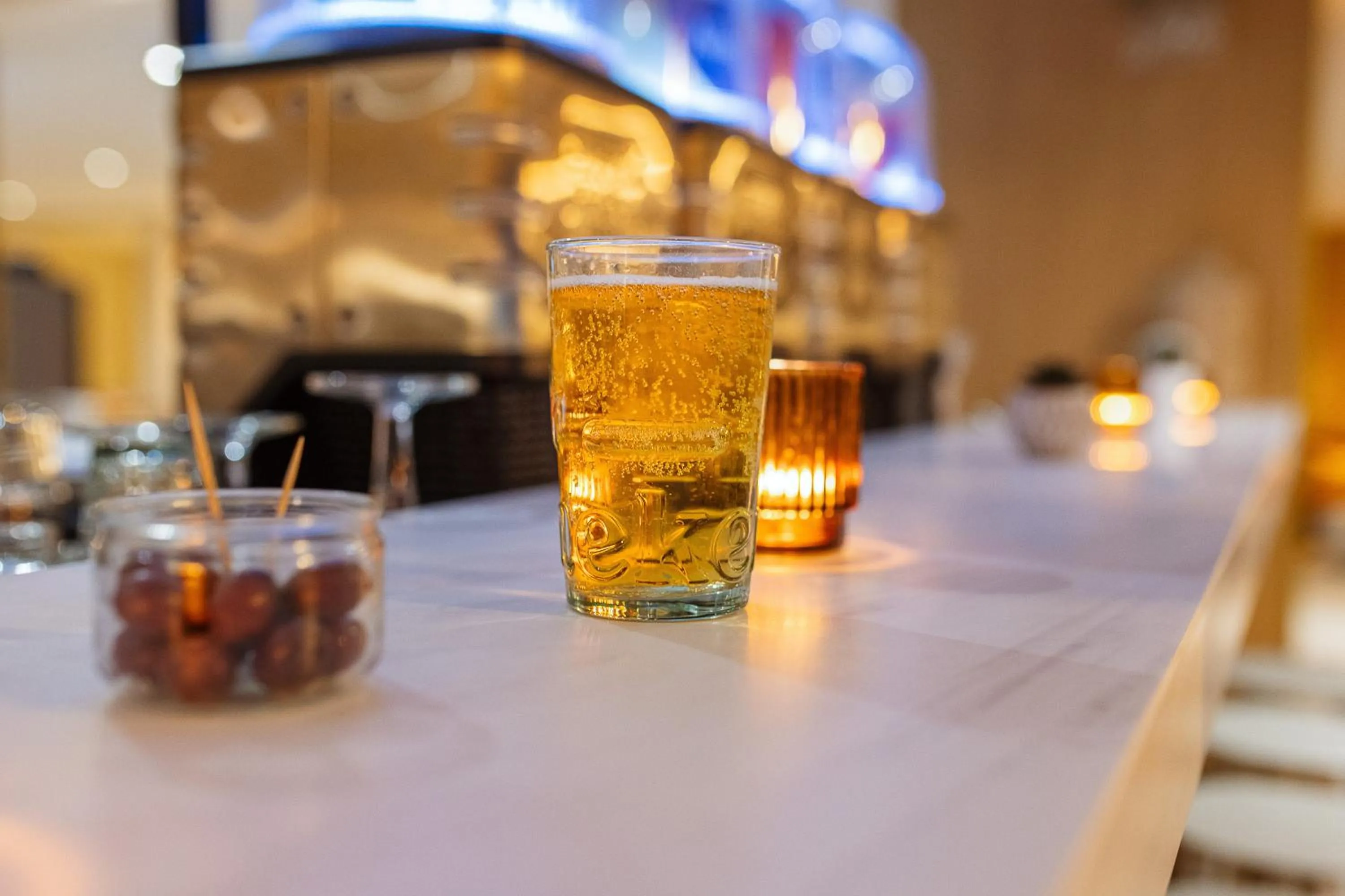 Lounge or bar in Hotel Bhoma Troyes