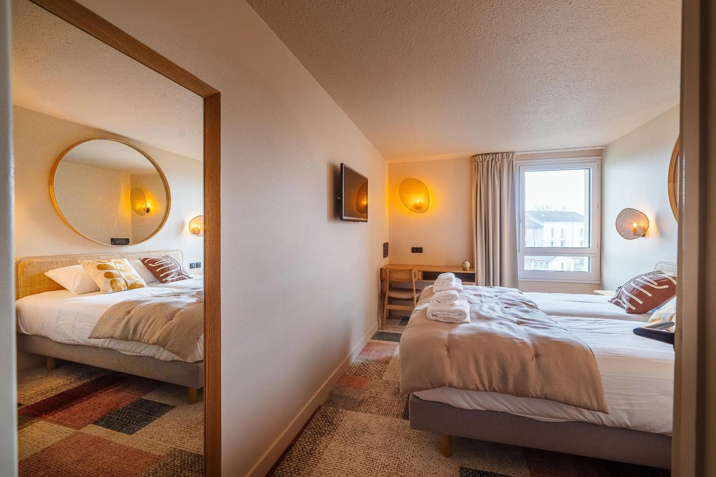 Bed in Hotel Bhoma Troyes