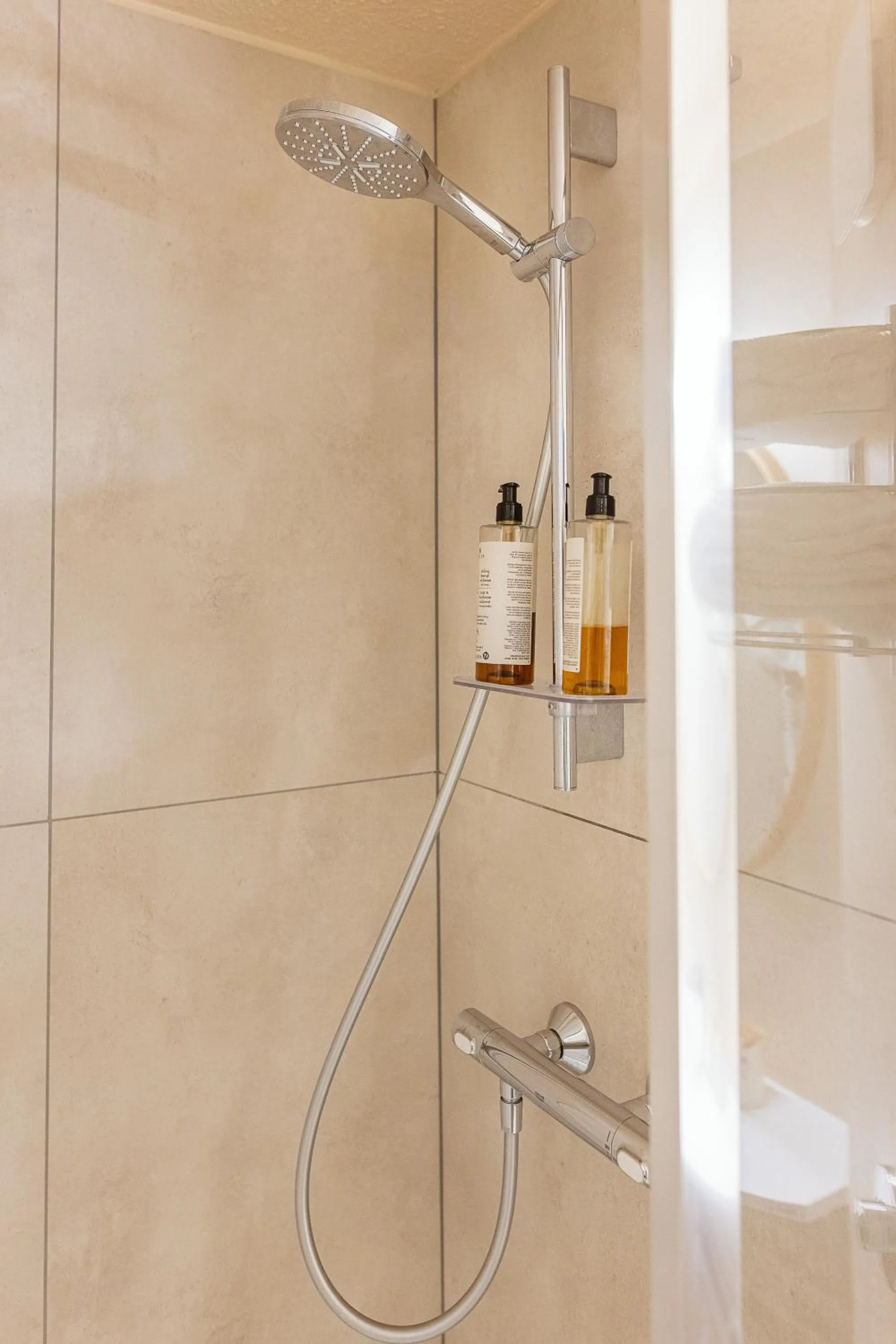 Shower in Hotel Bhoma Troyes