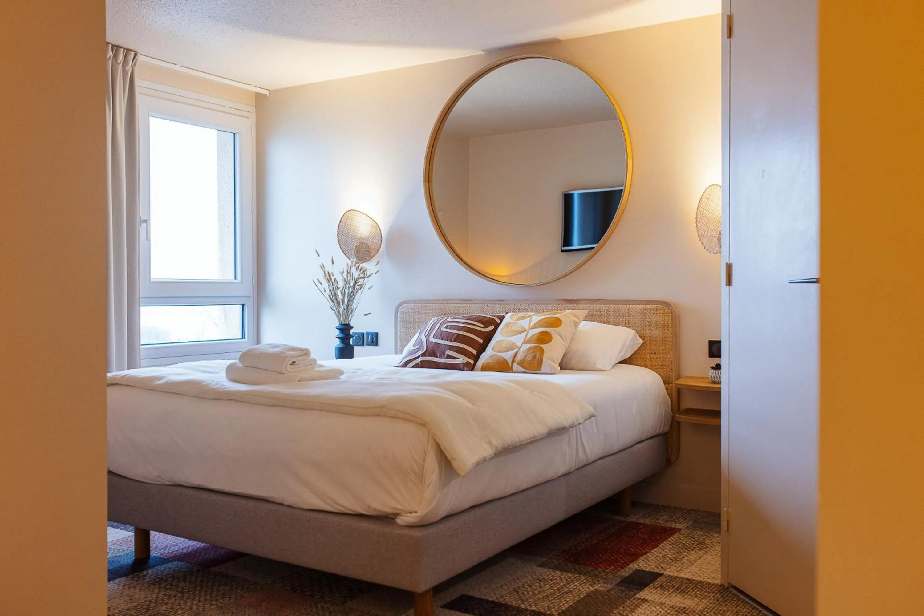 Bed in Hotel Bhoma Troyes