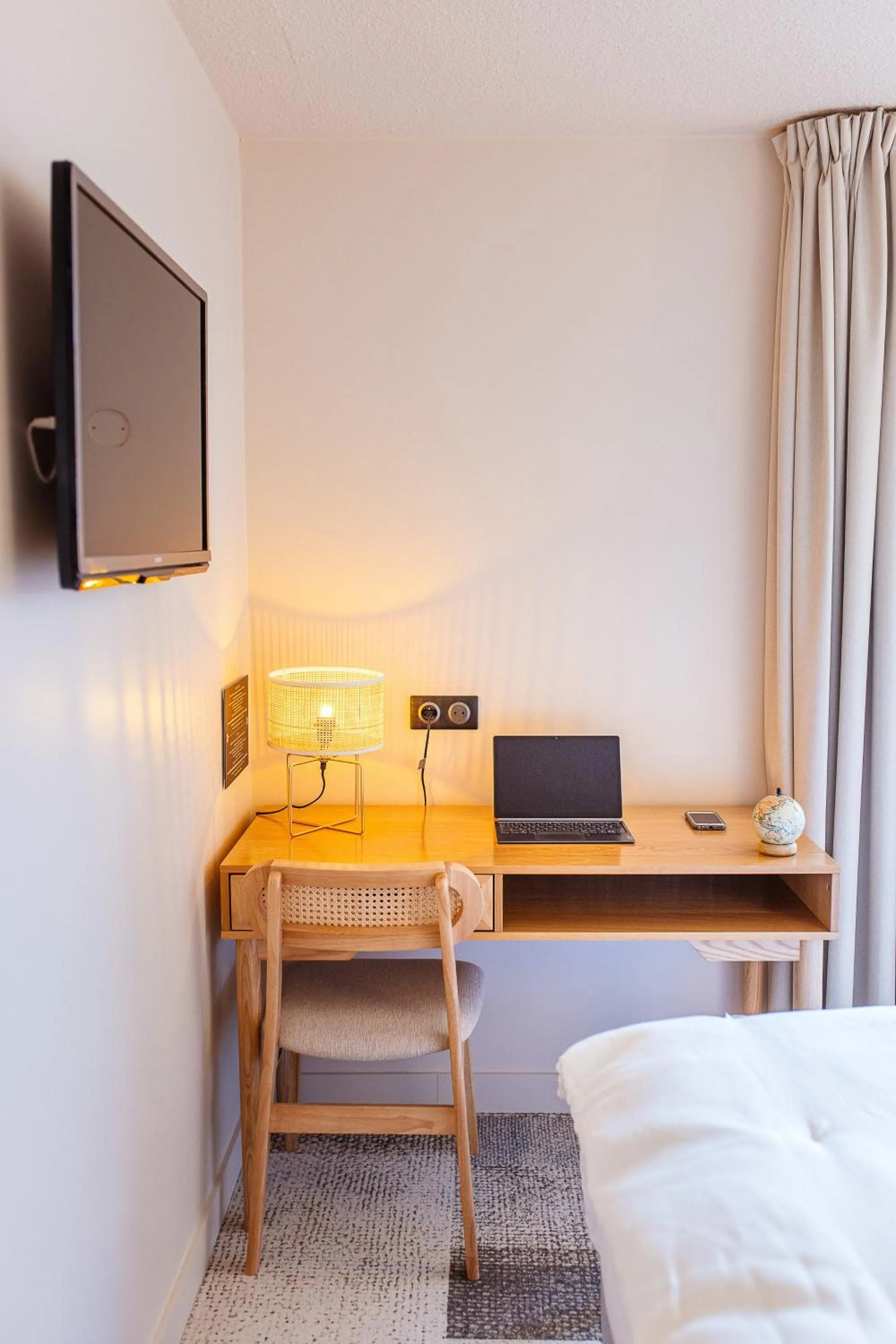 Bedroom, Bed in Hotel Bhoma Troyes