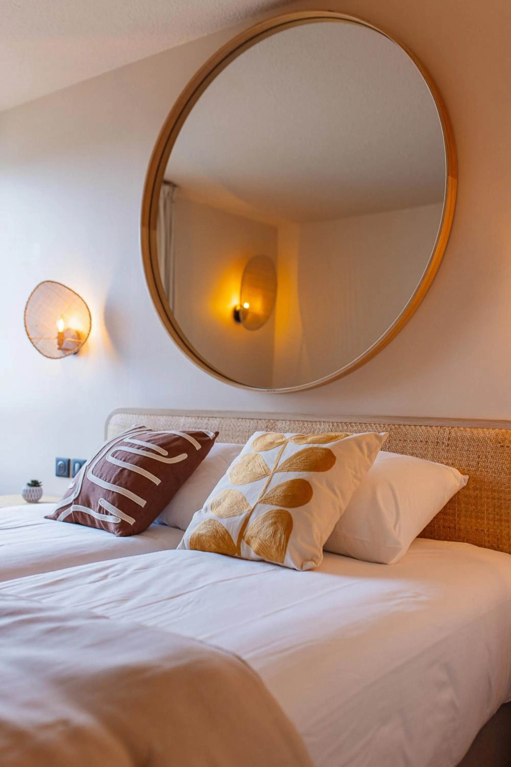 Bed in Hotel Bhoma Troyes