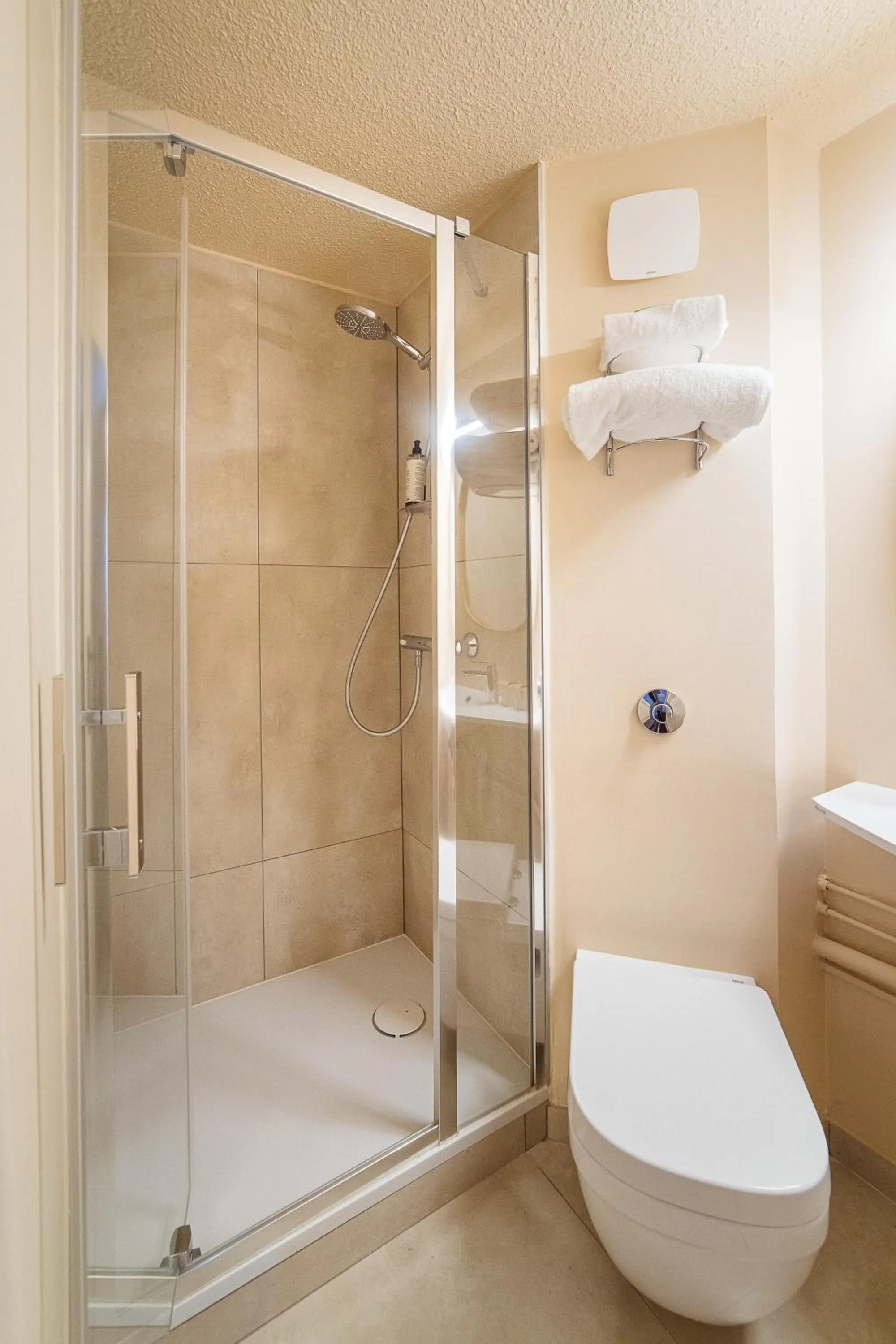 Bathroom in Hotel Bhoma Troyes