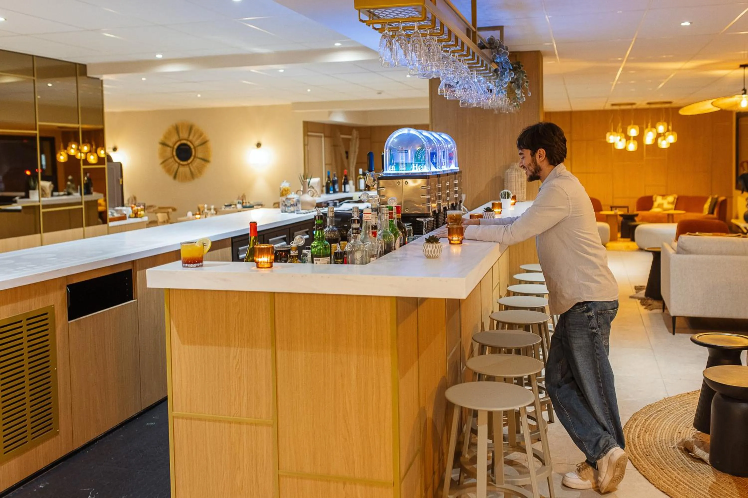Lounge or bar in Hotel Bhoma Troyes