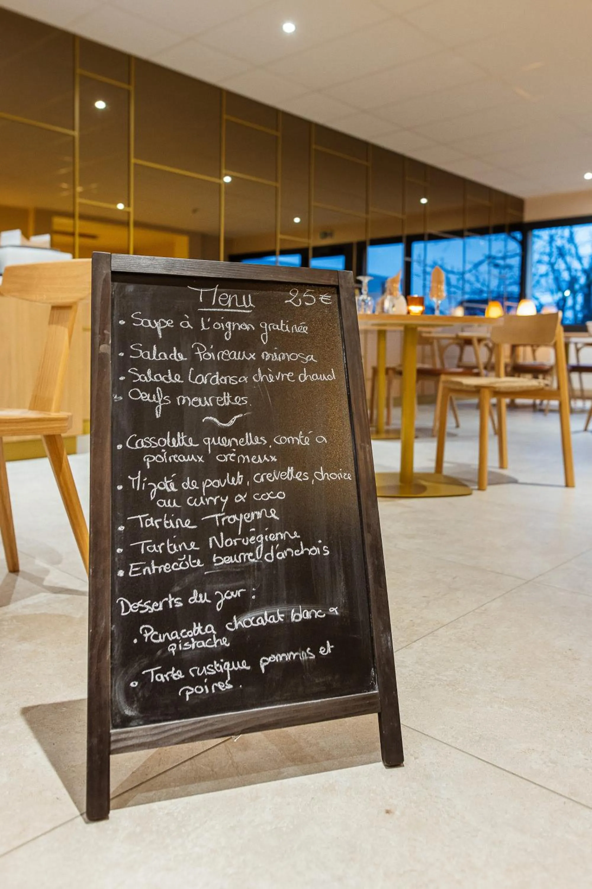 Restaurant/places to eat in Hotel Bhoma Troyes