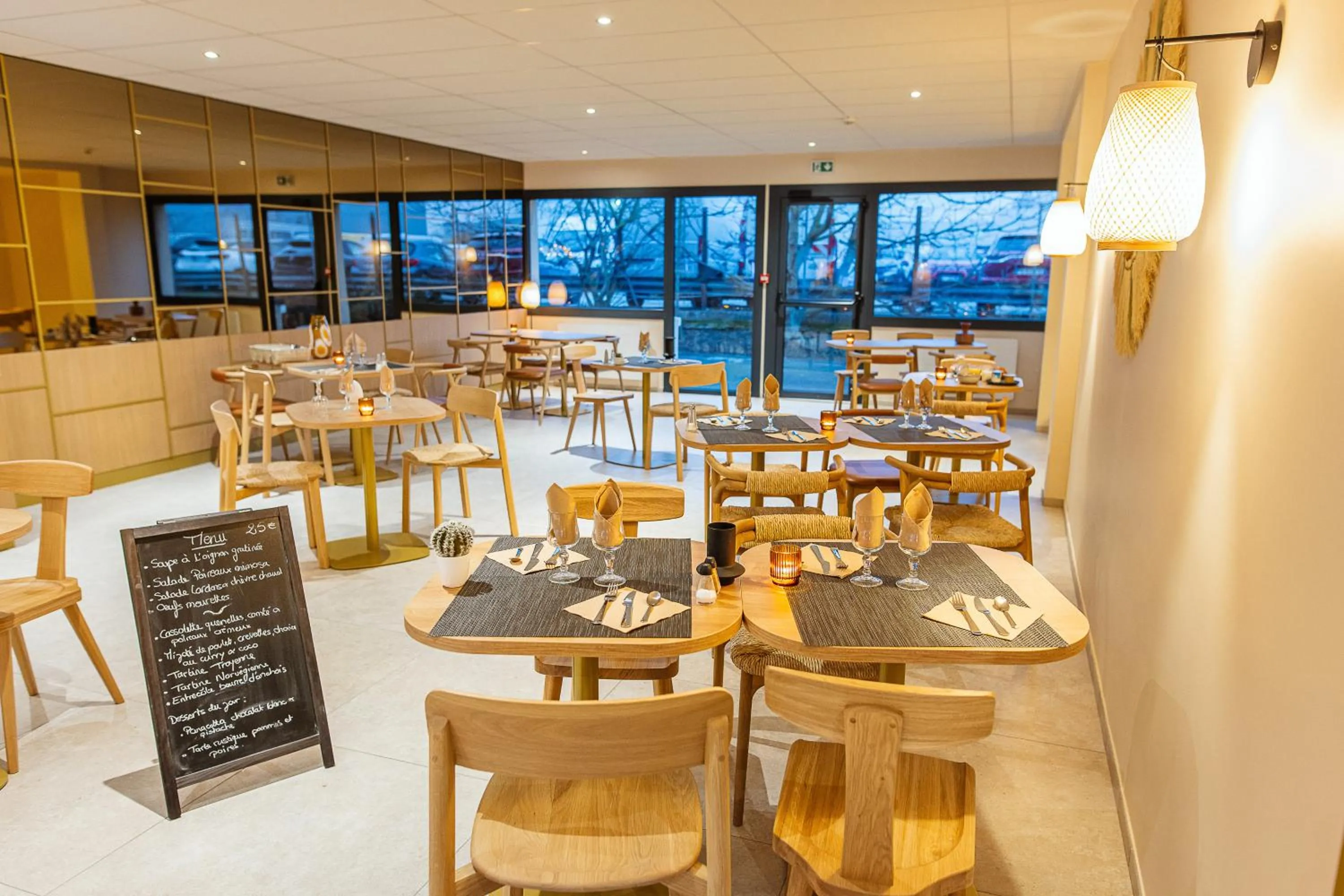Restaurant/places to eat in Hotel Bhoma Troyes