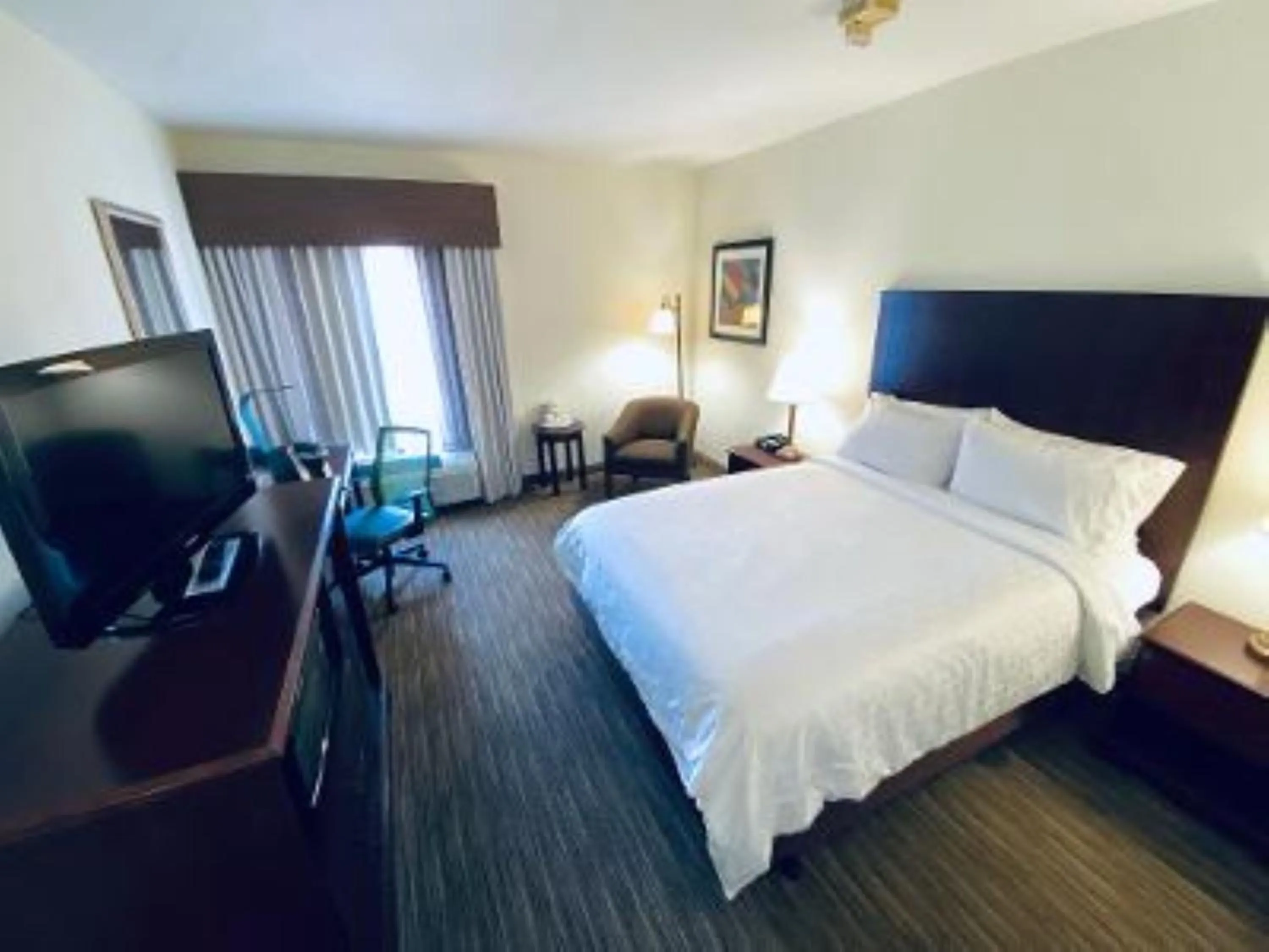 Photo of the whole room, Bed in Holiday Inn Express Hotel & Suites Fort Payne by IHG