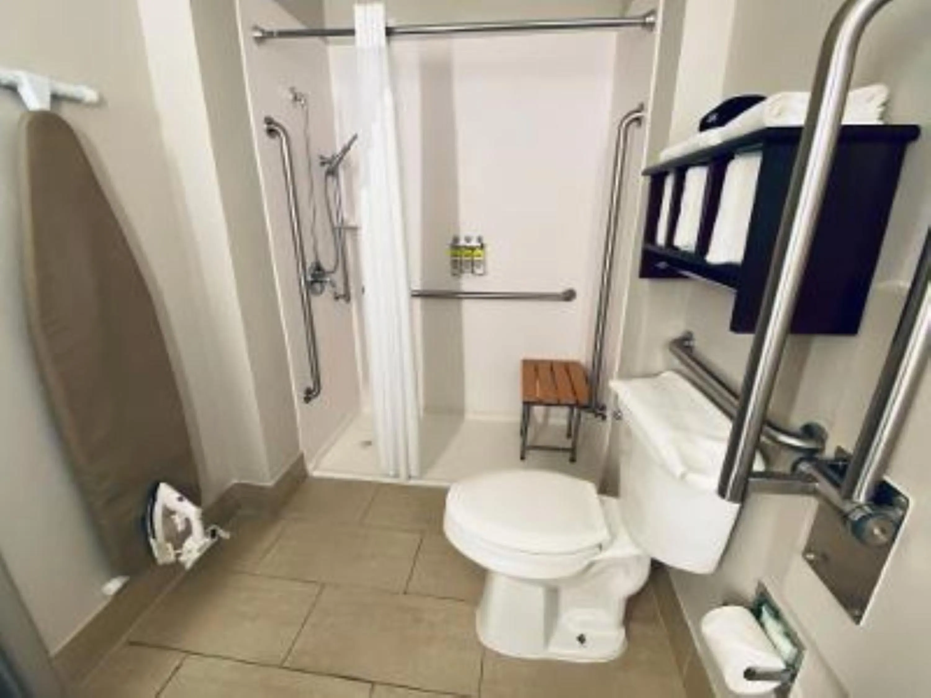 Bathroom in Holiday Inn Express Hotel & Suites Fort Payne by IHG