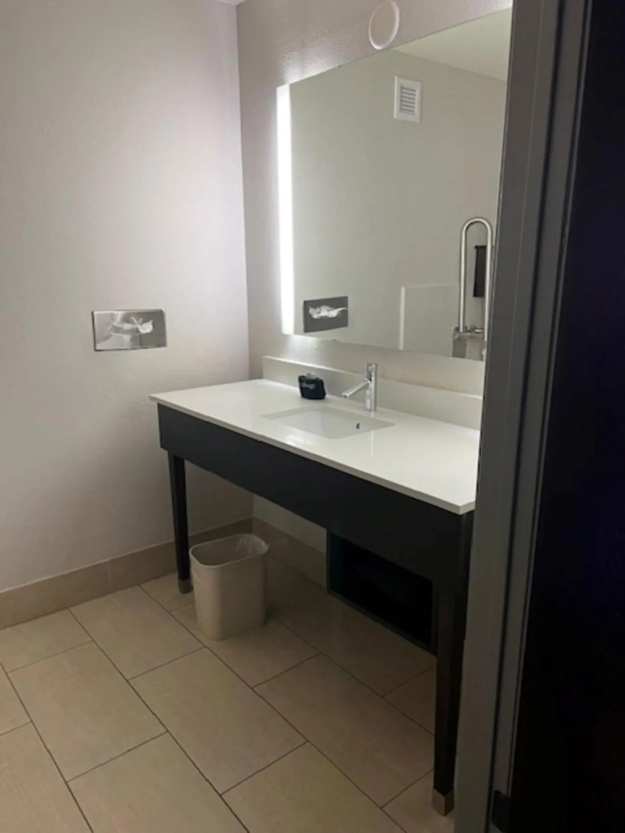 Facility for disabled guests in Holiday Inn Express Hotel & Suites Fort Payne by IHG