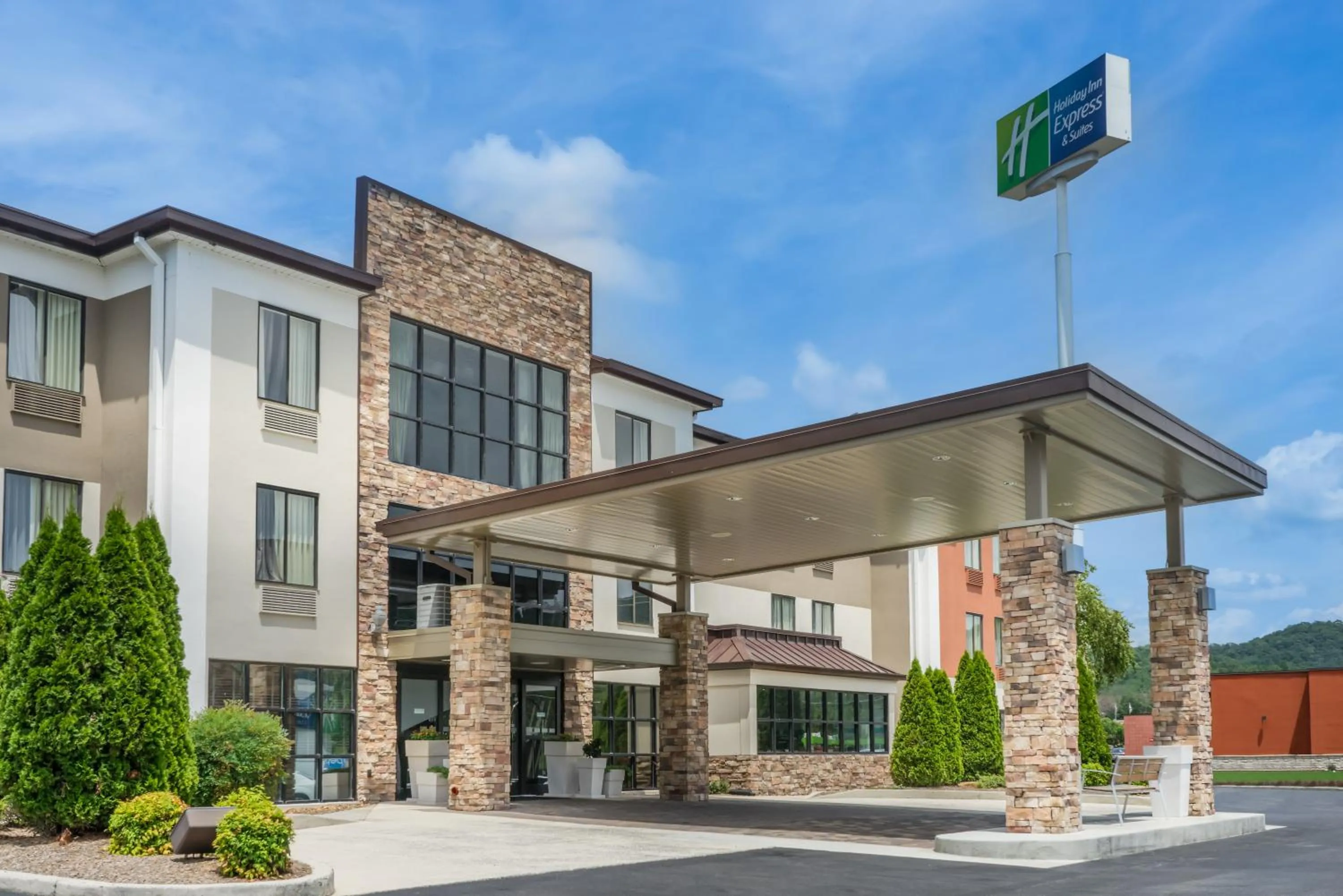 Property building in Holiday Inn Express Hotel & Suites Fort Payne by IHG