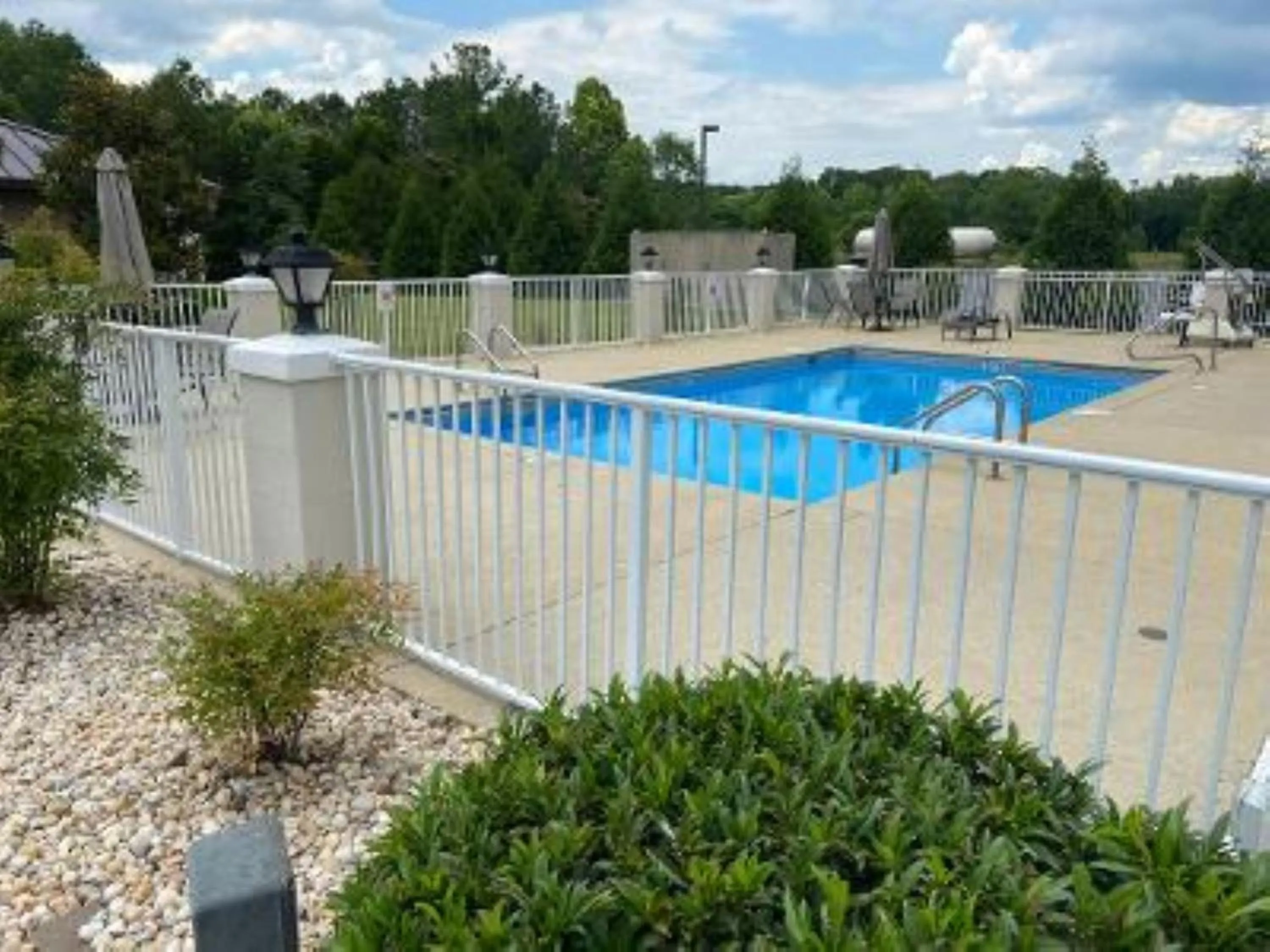 Swimming pool in Holiday Inn Express Hotel & Suites Fort Payne by IHG