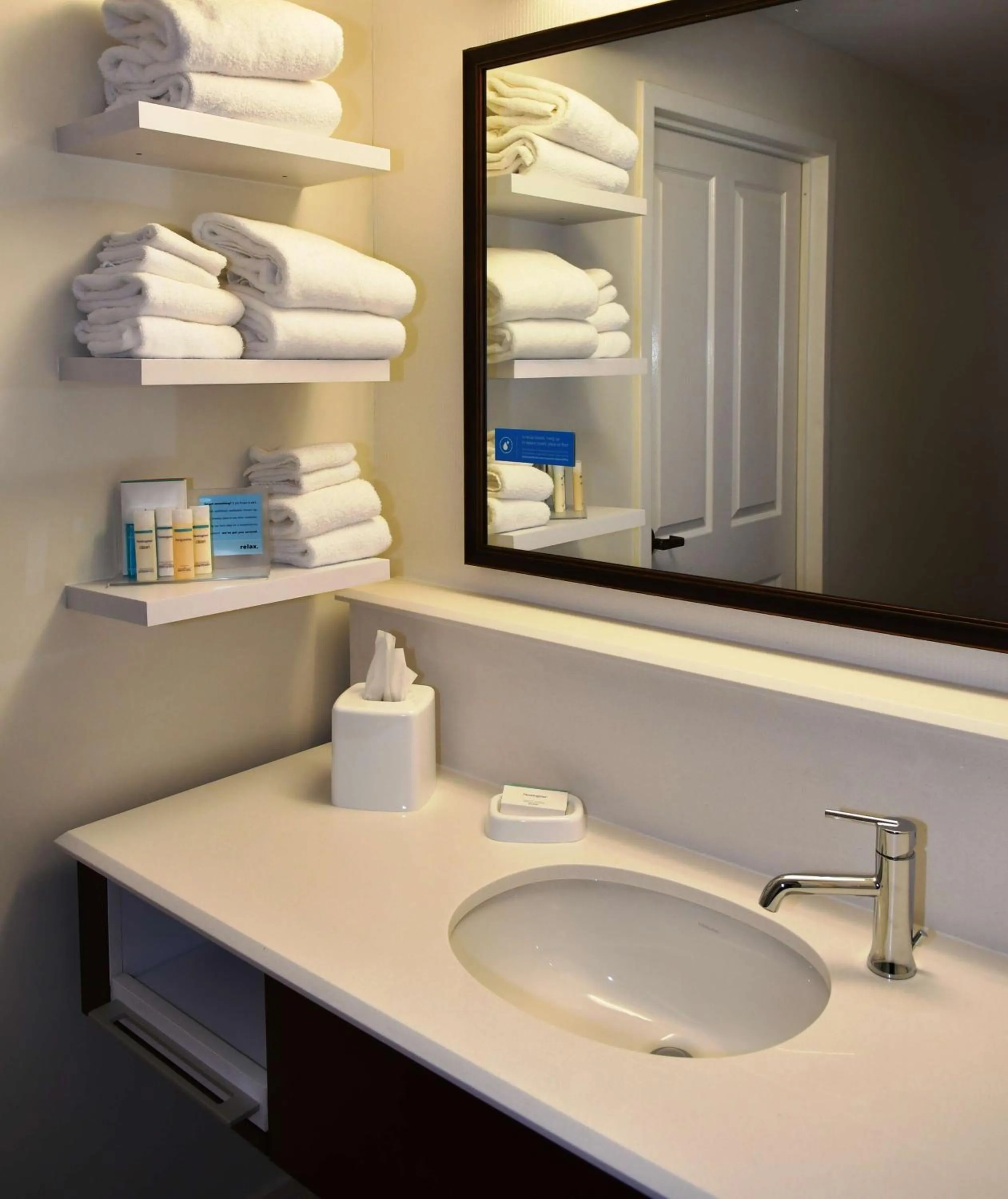 Bathroom in Hampton Inn & Suites Bethlehem