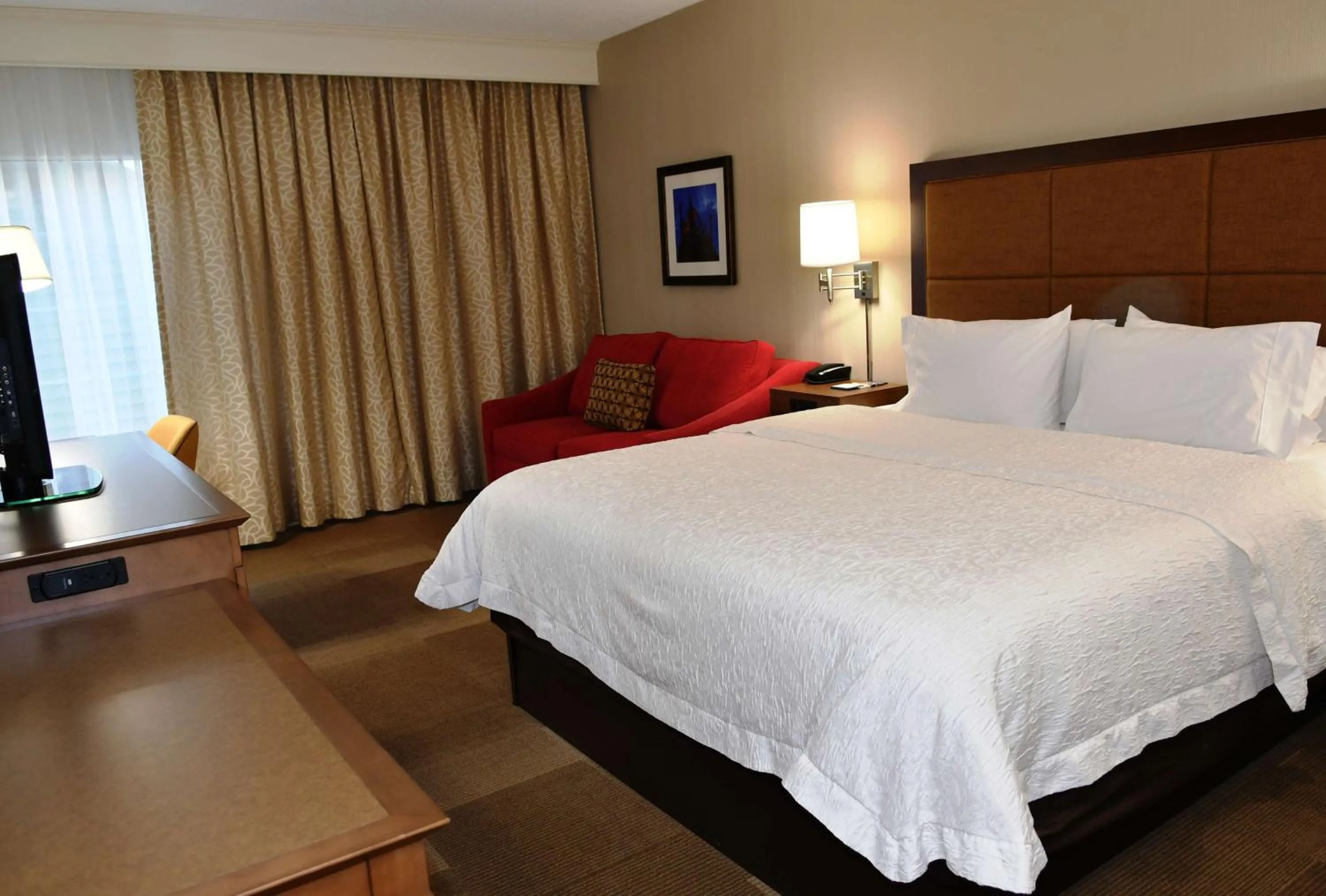 Bed in Hampton Inn & Suites Bethlehem