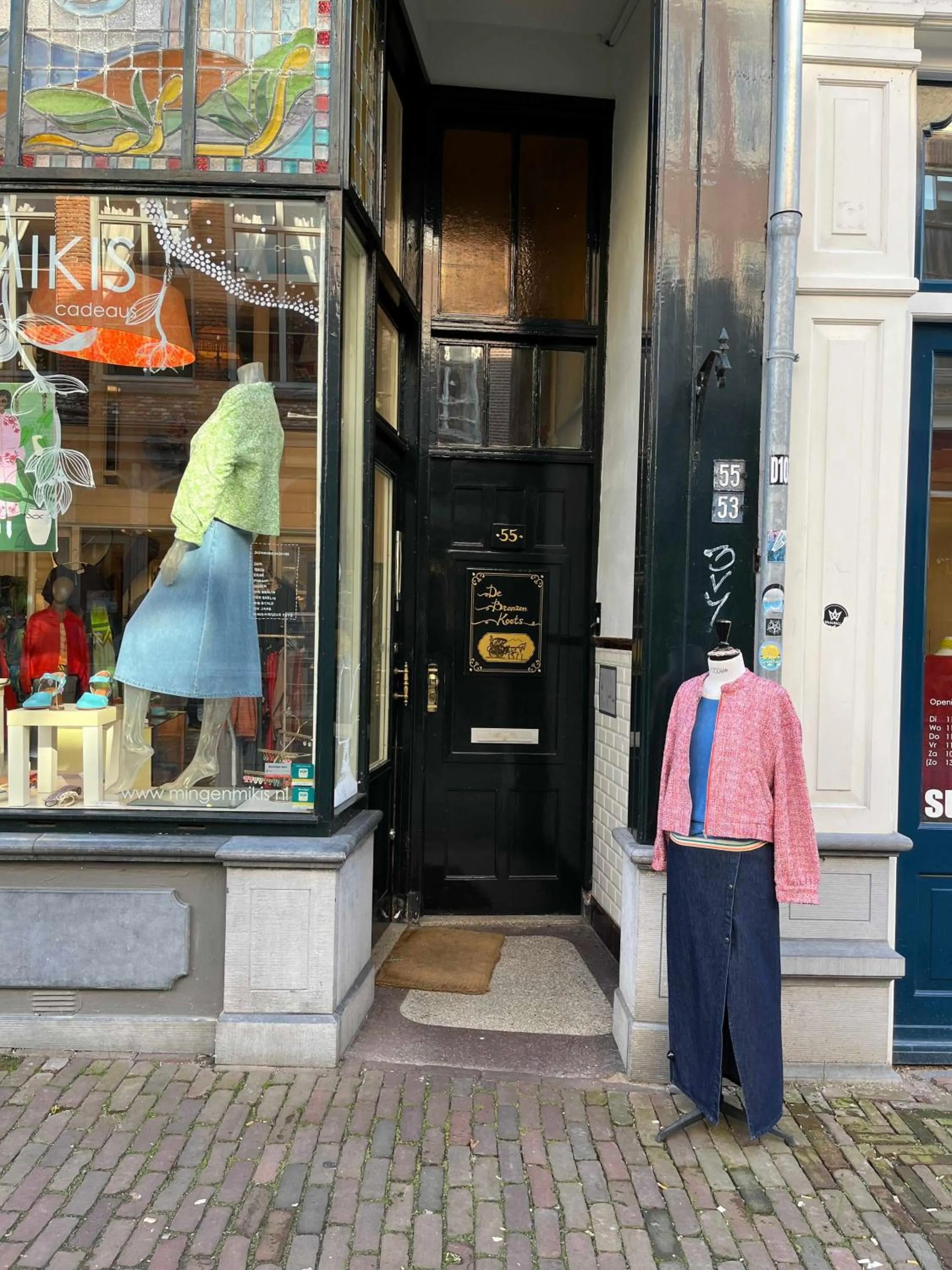 Property building in De Gulden Waagen