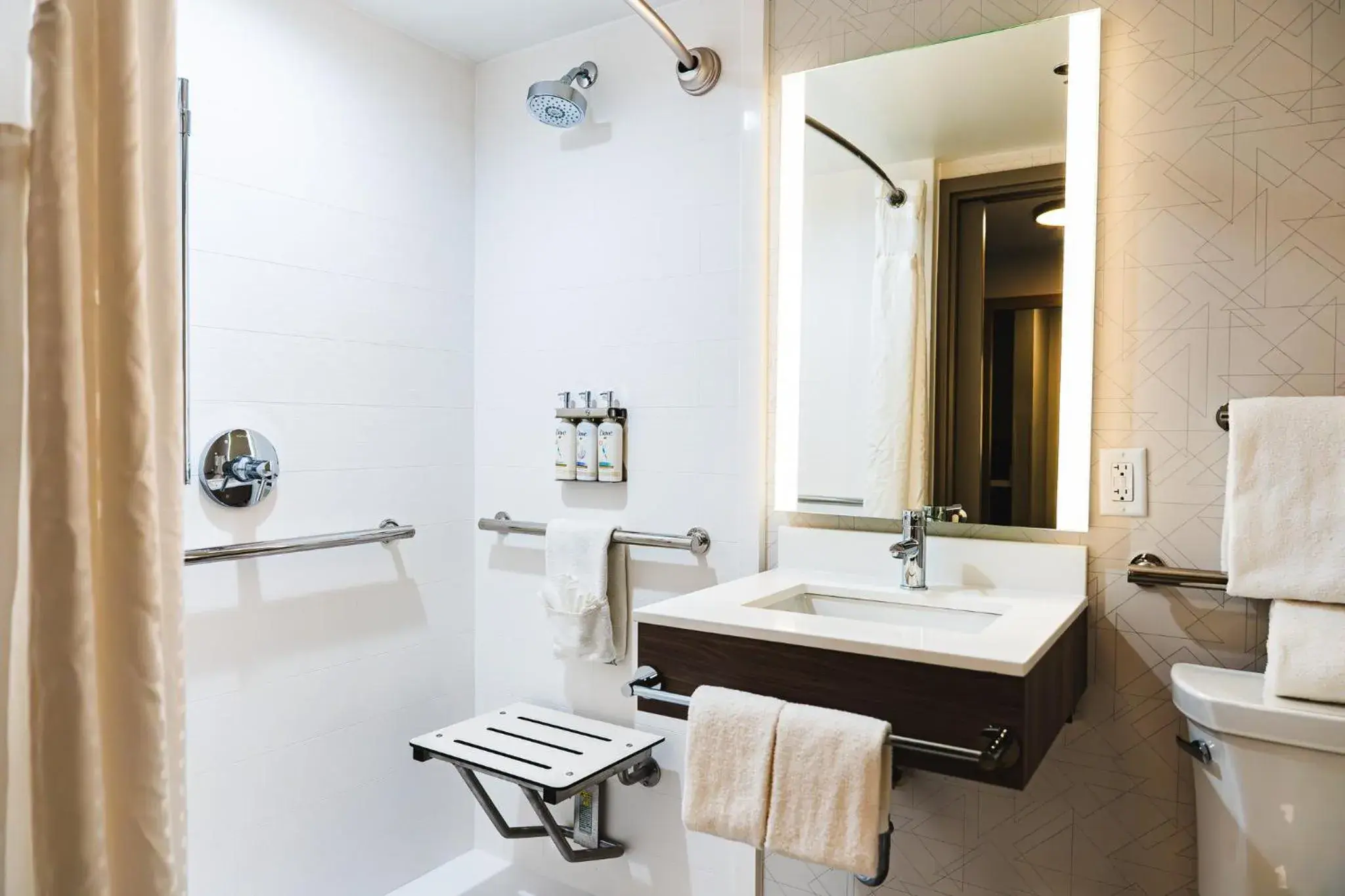 Twin Room - Mobility Access in Holiday Inn Express Frazer - Malvern by IHG Twin Room - Mobility Access in Holiday Inn Express Frazer - Malvern by IHG