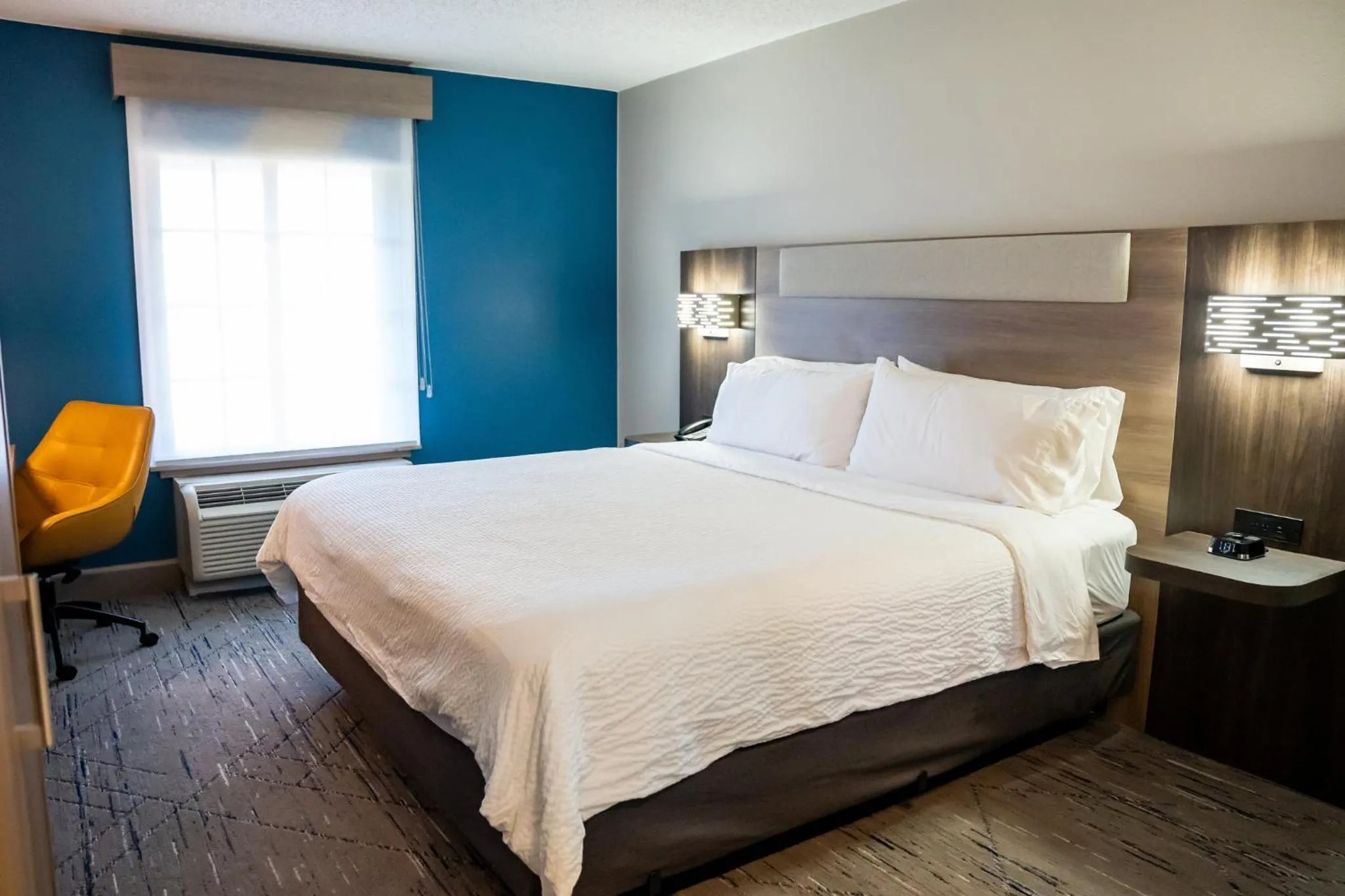 Photo of the whole room, Bed in Holiday Inn Express Frazer - Malvern by IHG