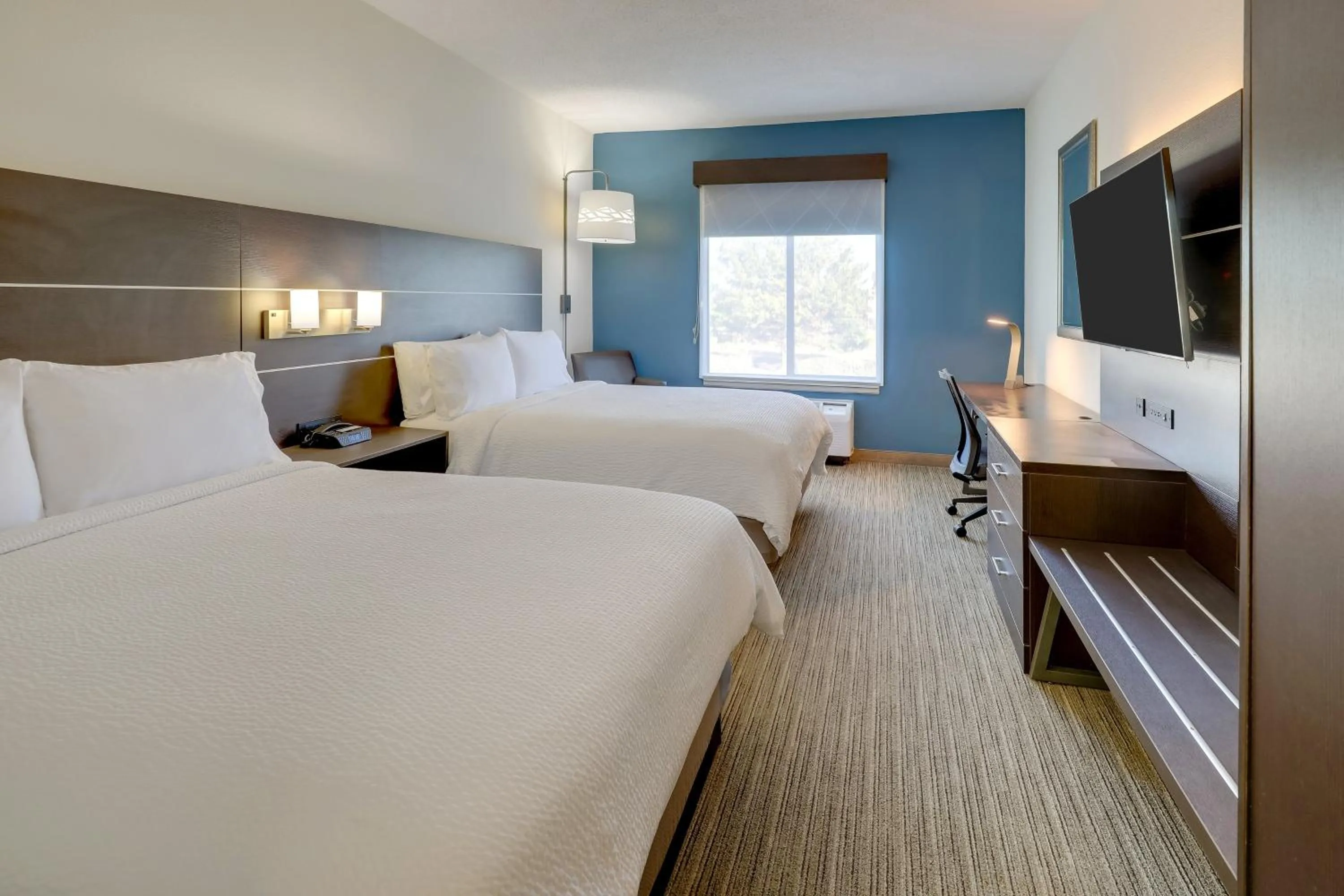 Photo of the whole room, Bed in Holiday Inn Express Hotel & Suites- Gadsden by IHG