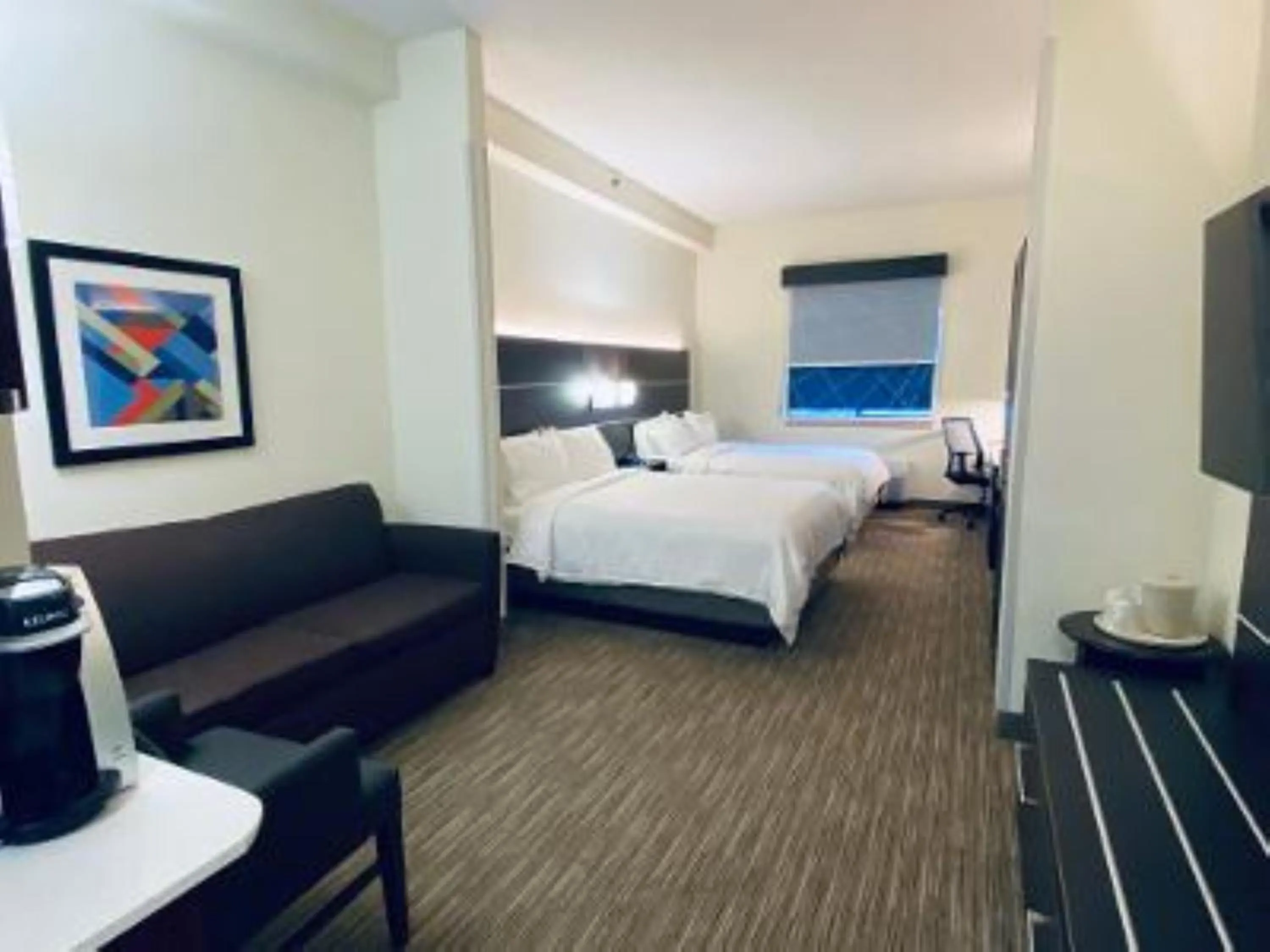 Photo of the whole room, Bed in Holiday Inn Express Hotel & Suites- Gadsden by IHG