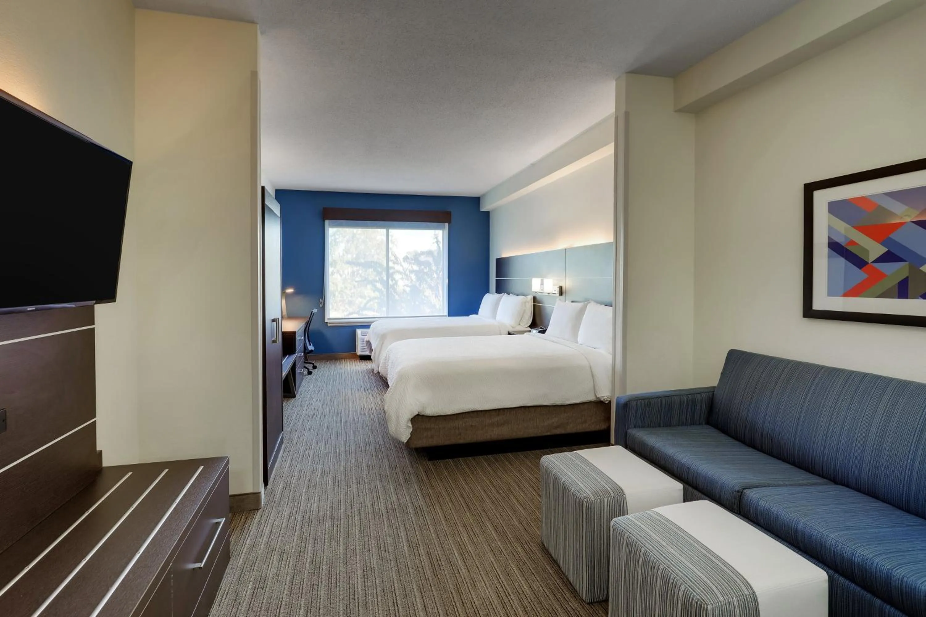 Photo of the whole room, Bed in Holiday Inn Express Hotel & Suites- Gadsden by IHG