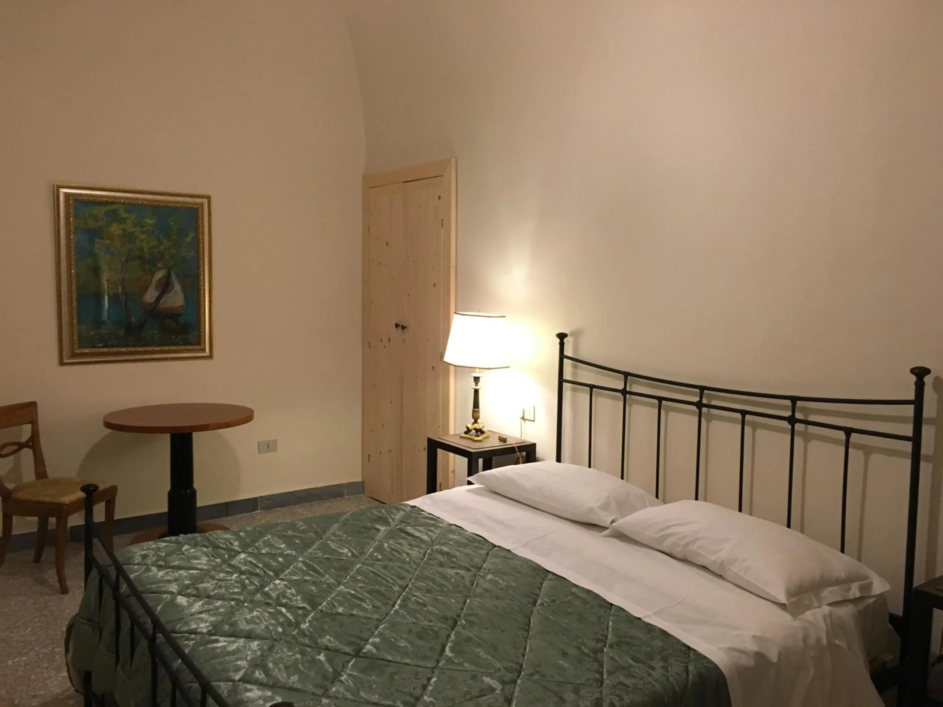 Bed in BellaVista Bike Stop