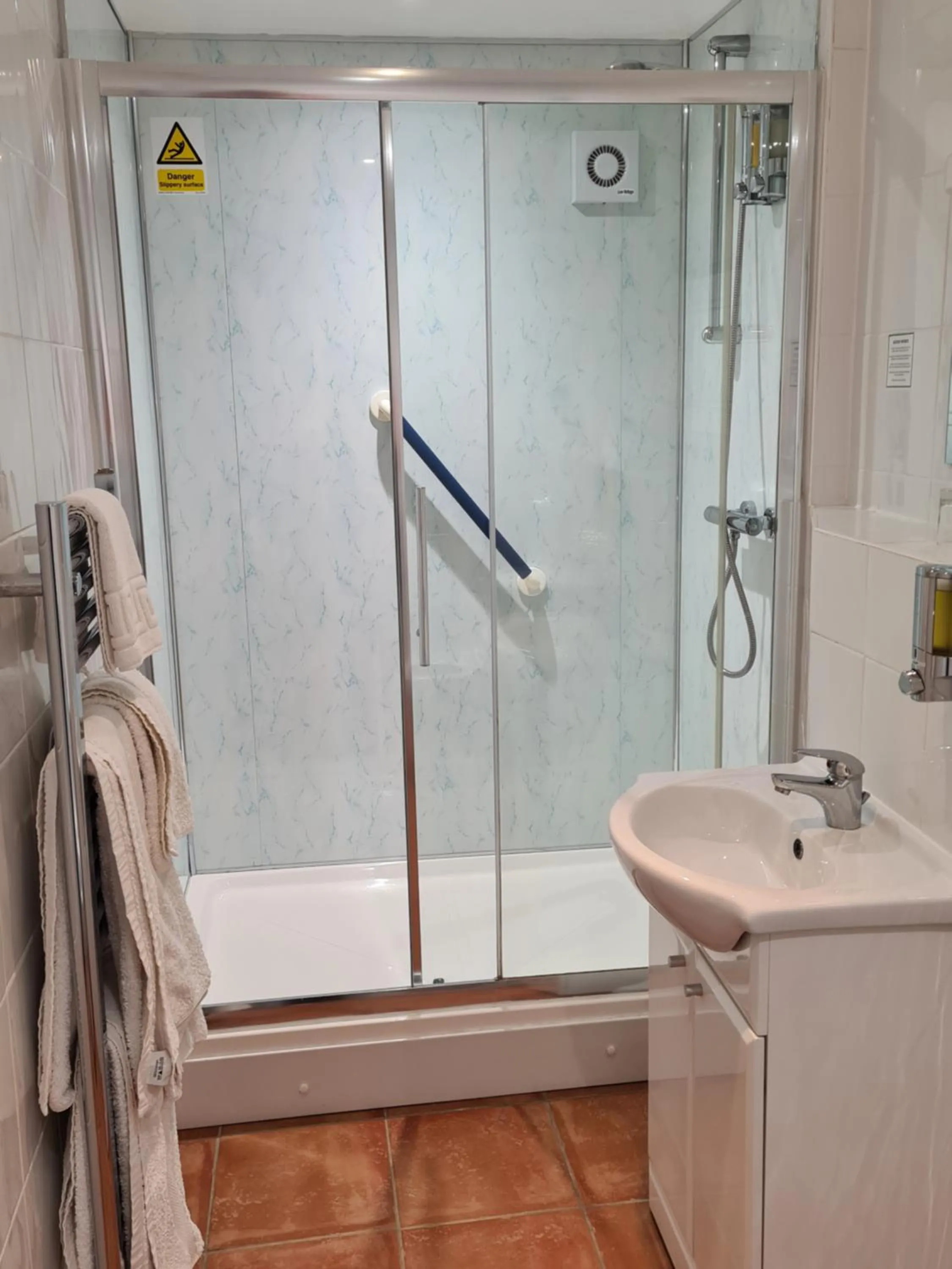 Bathroom in Chilton Villa B&B