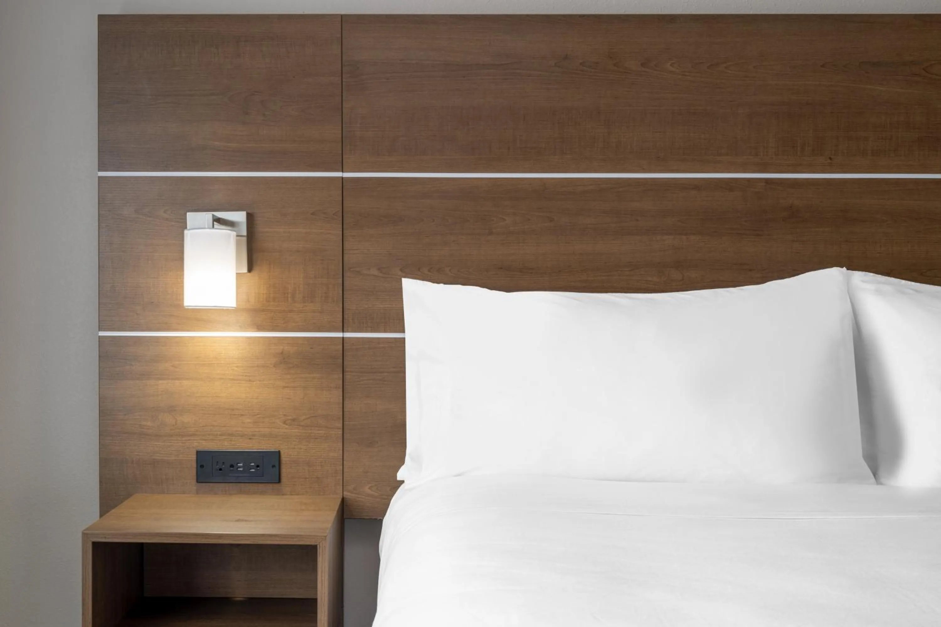 Photo of the whole room, Bed in Holiday Inn Express & Suites Dallas East - Fair Park by IHG