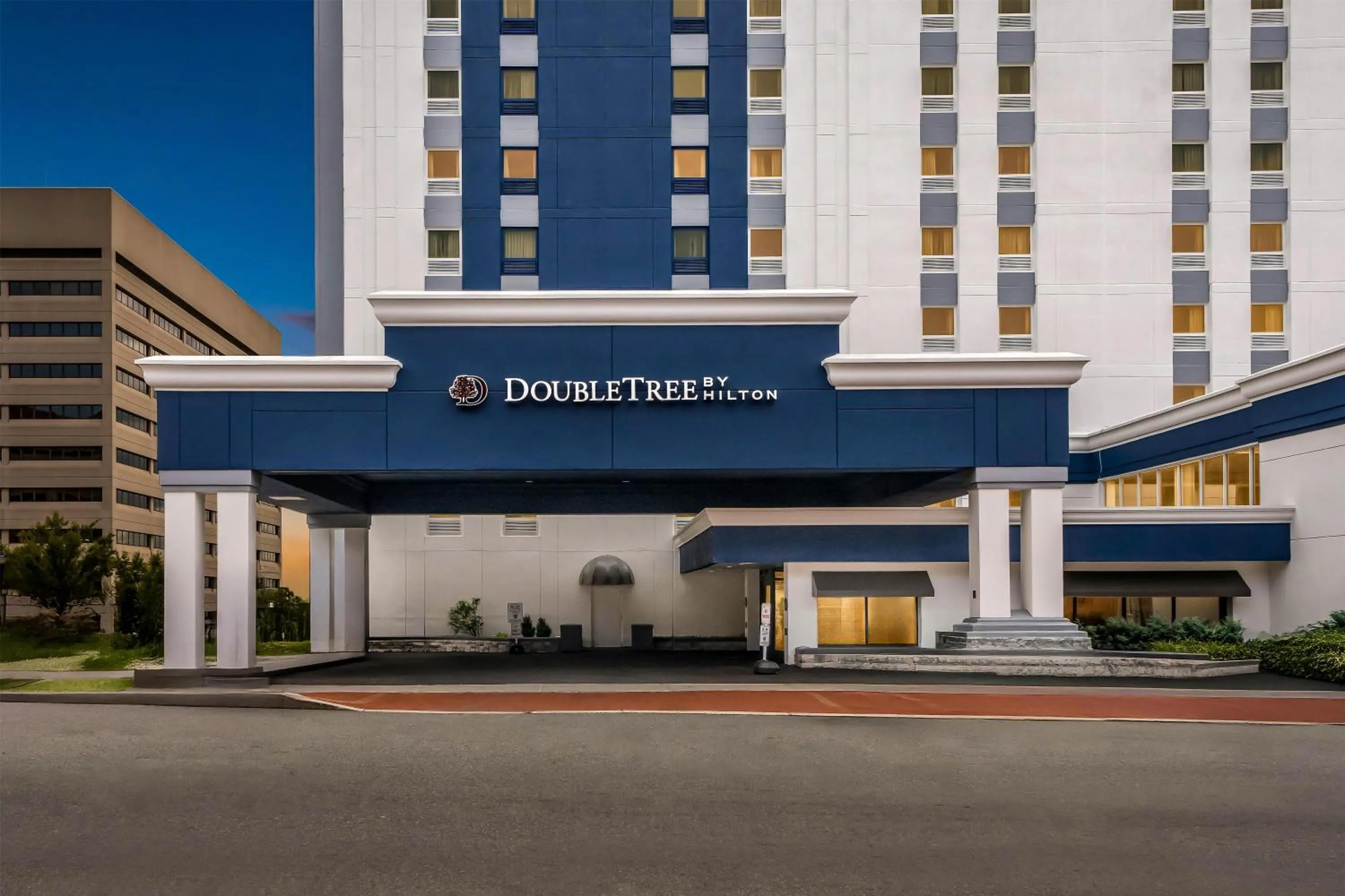 Property building in DoubleTree by Hilton Downtown Wilmington - Legal District