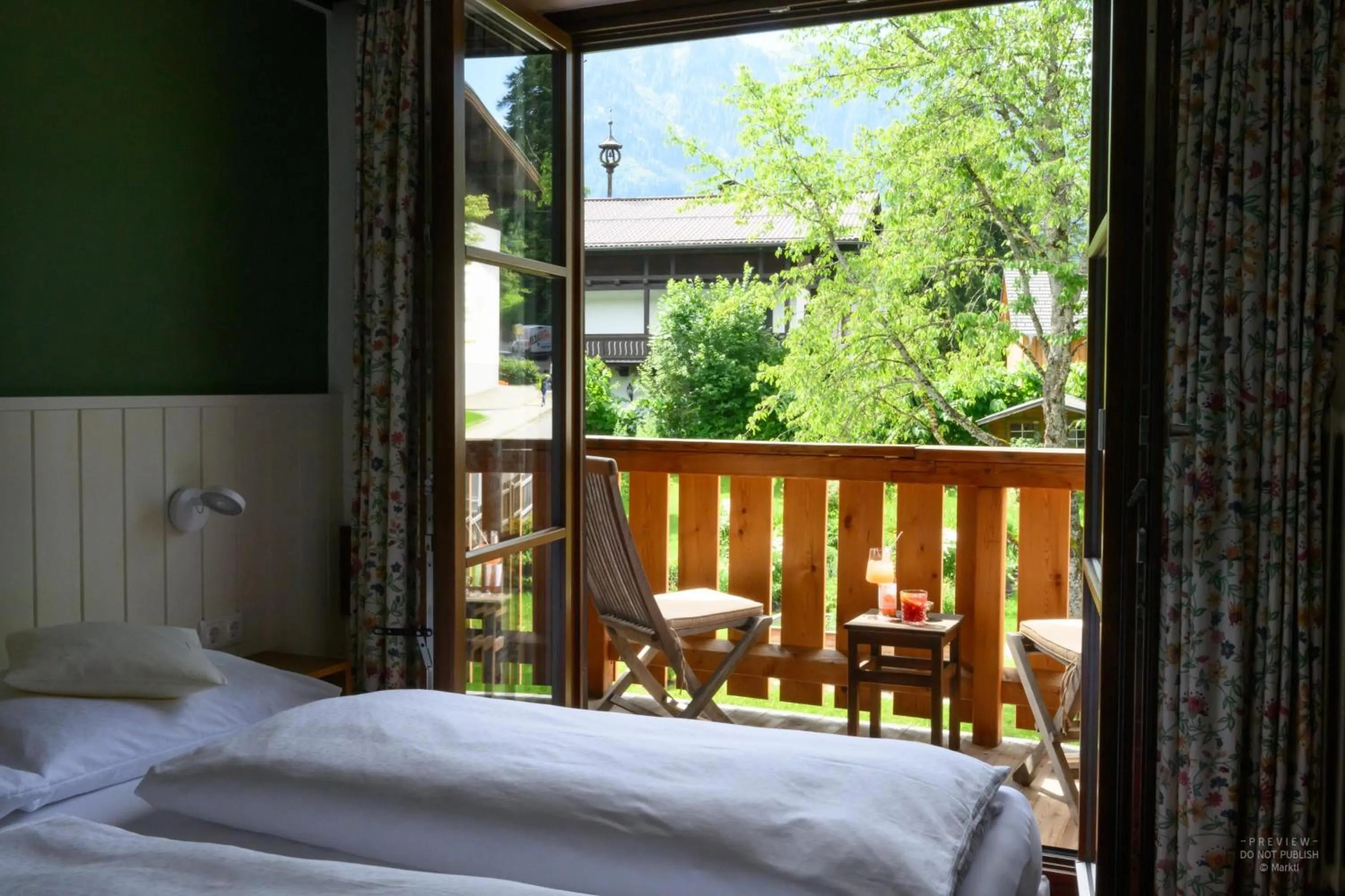 Photo of the whole room, Bed in Hotel zur Post