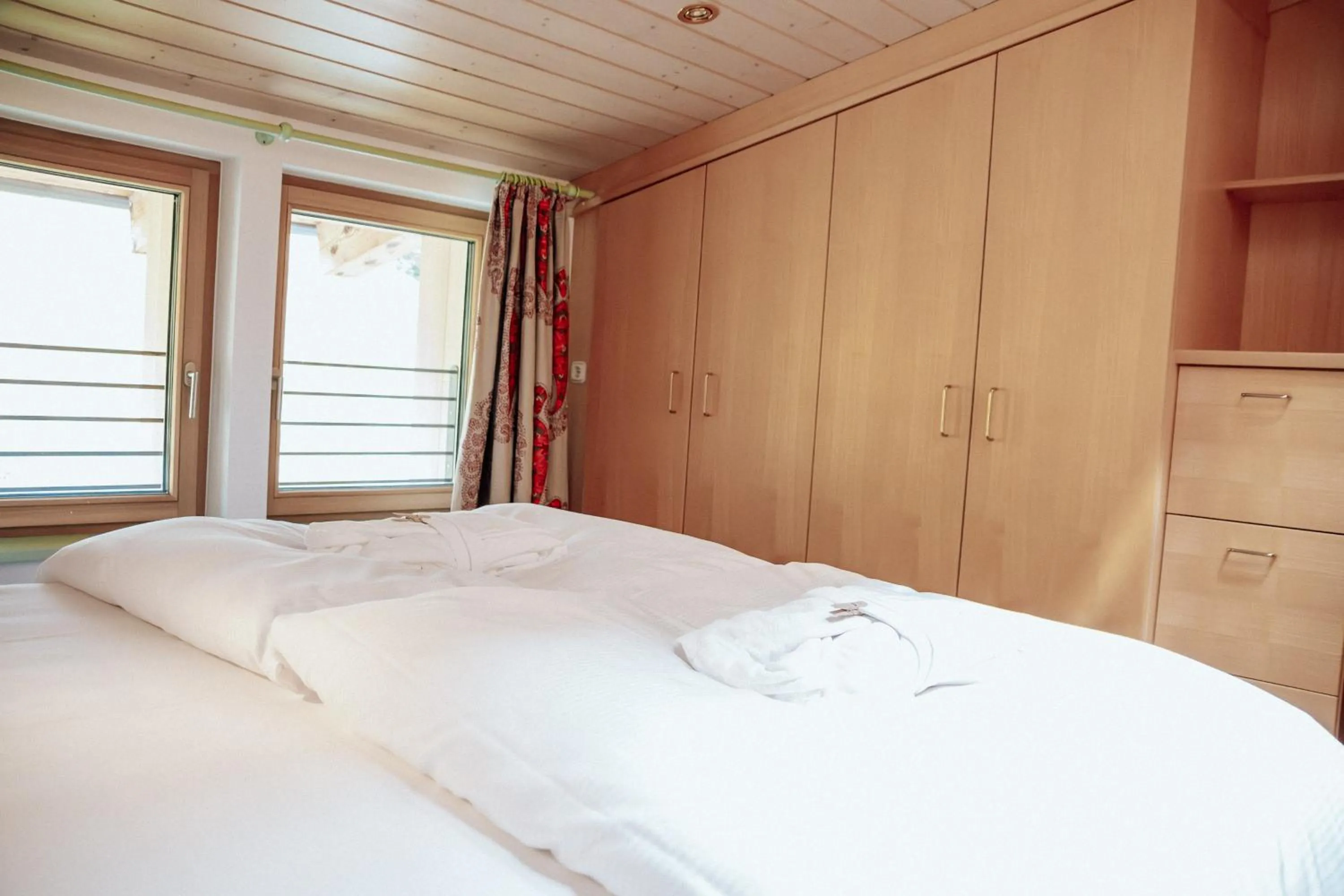 Bedroom, Bed in Hotel Goldener Berg