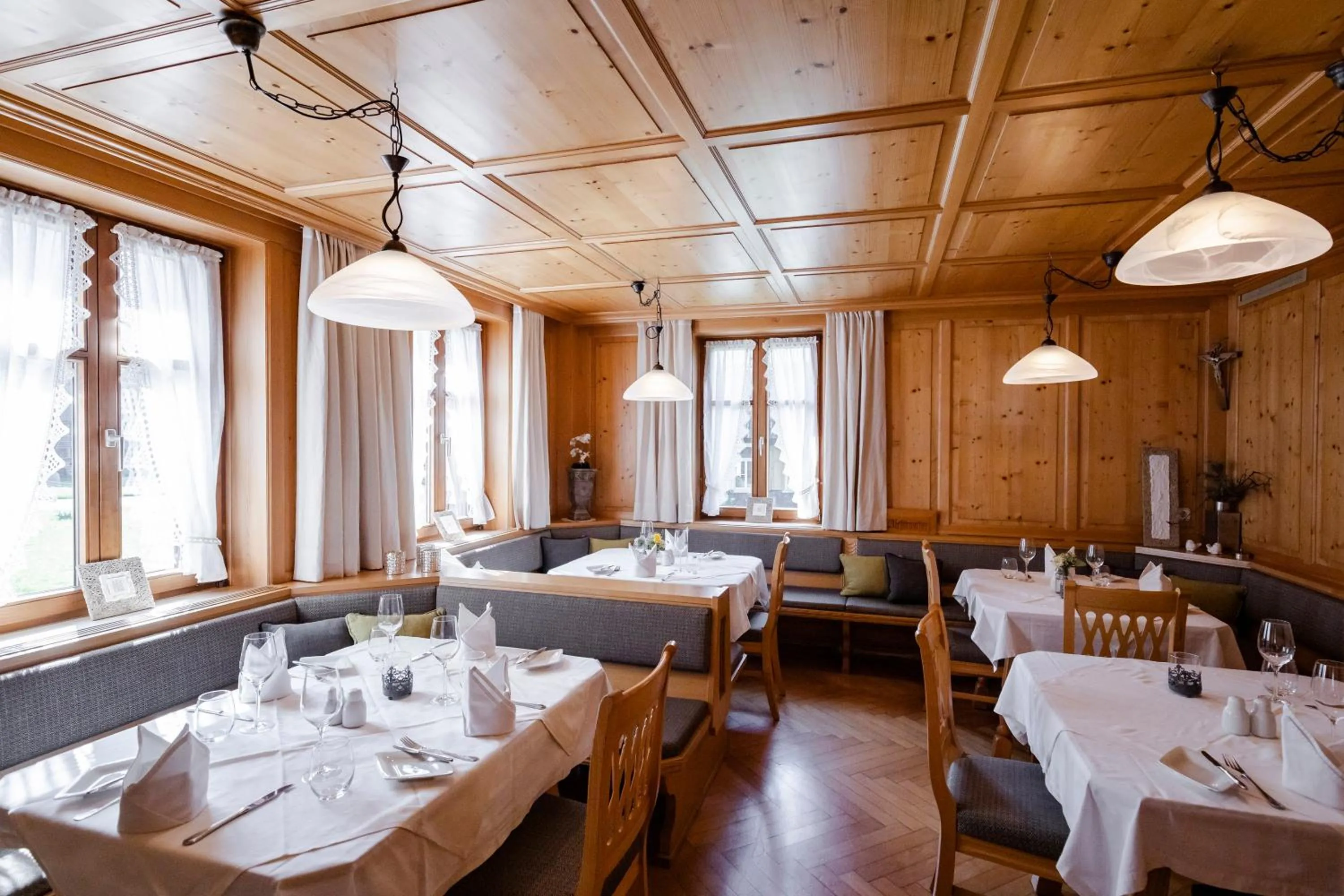 Restaurant/places to eat in Hotel Gasthof Adler