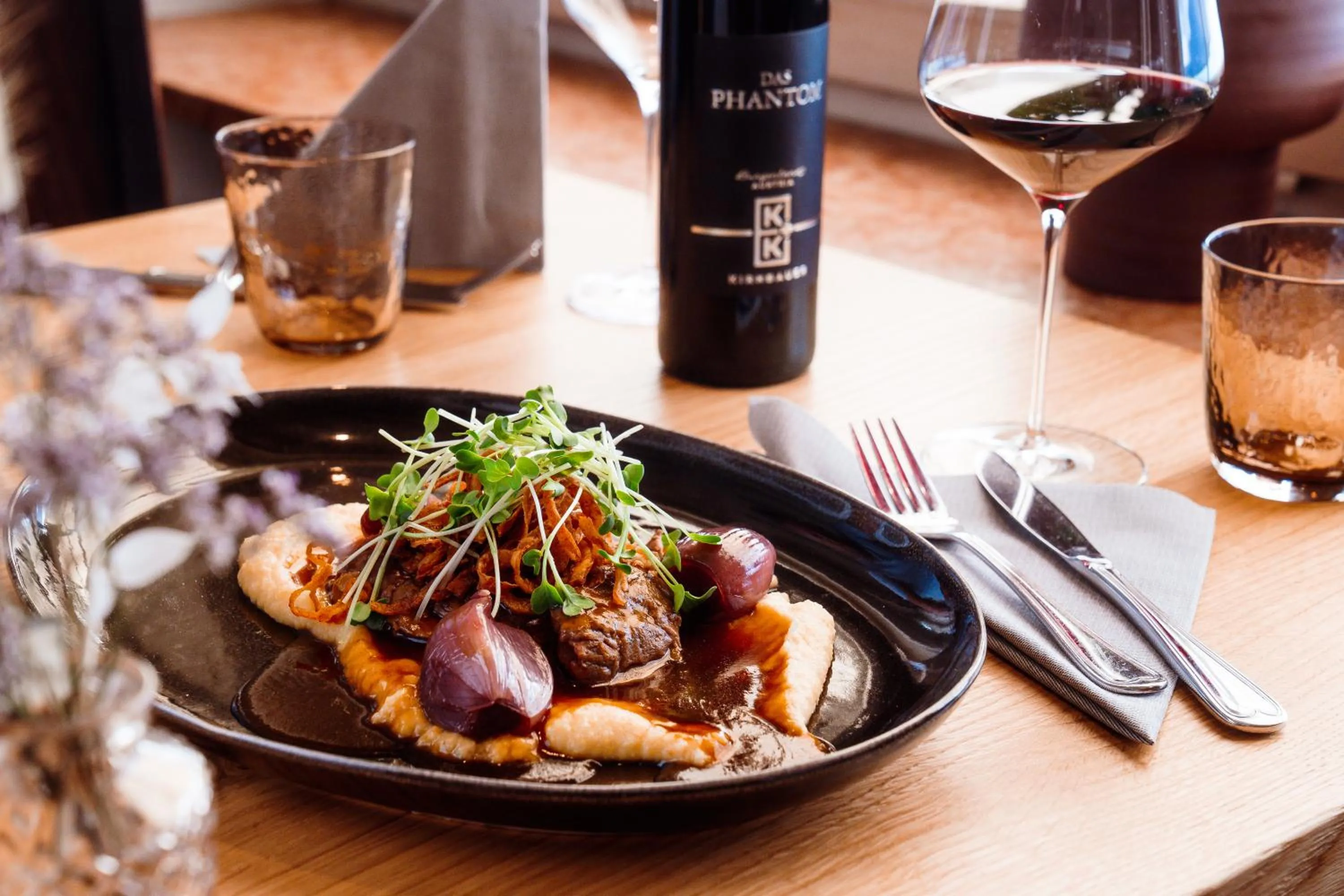 Restaurant/places to eat in Hotel Peter