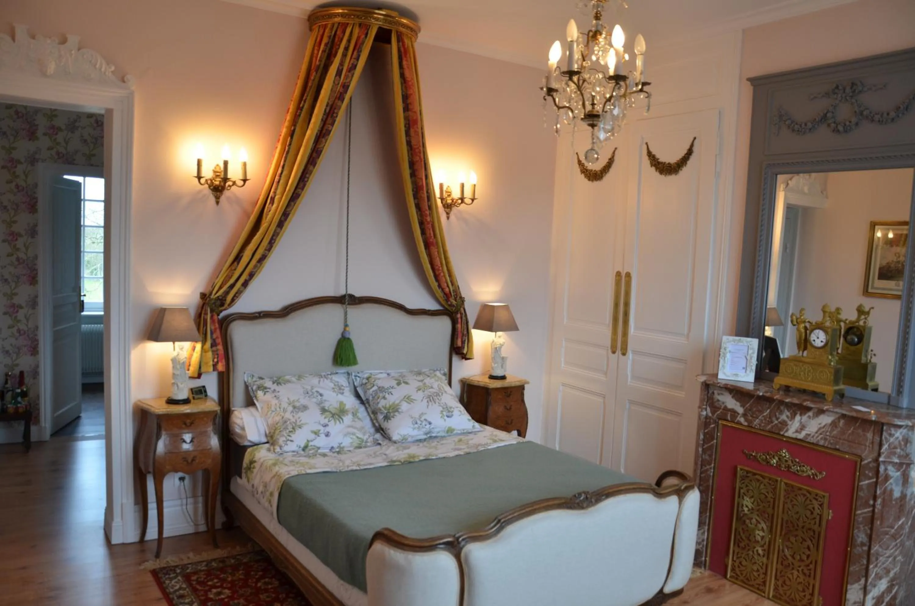 Photo of the whole room, Bed in La Minaudière 62