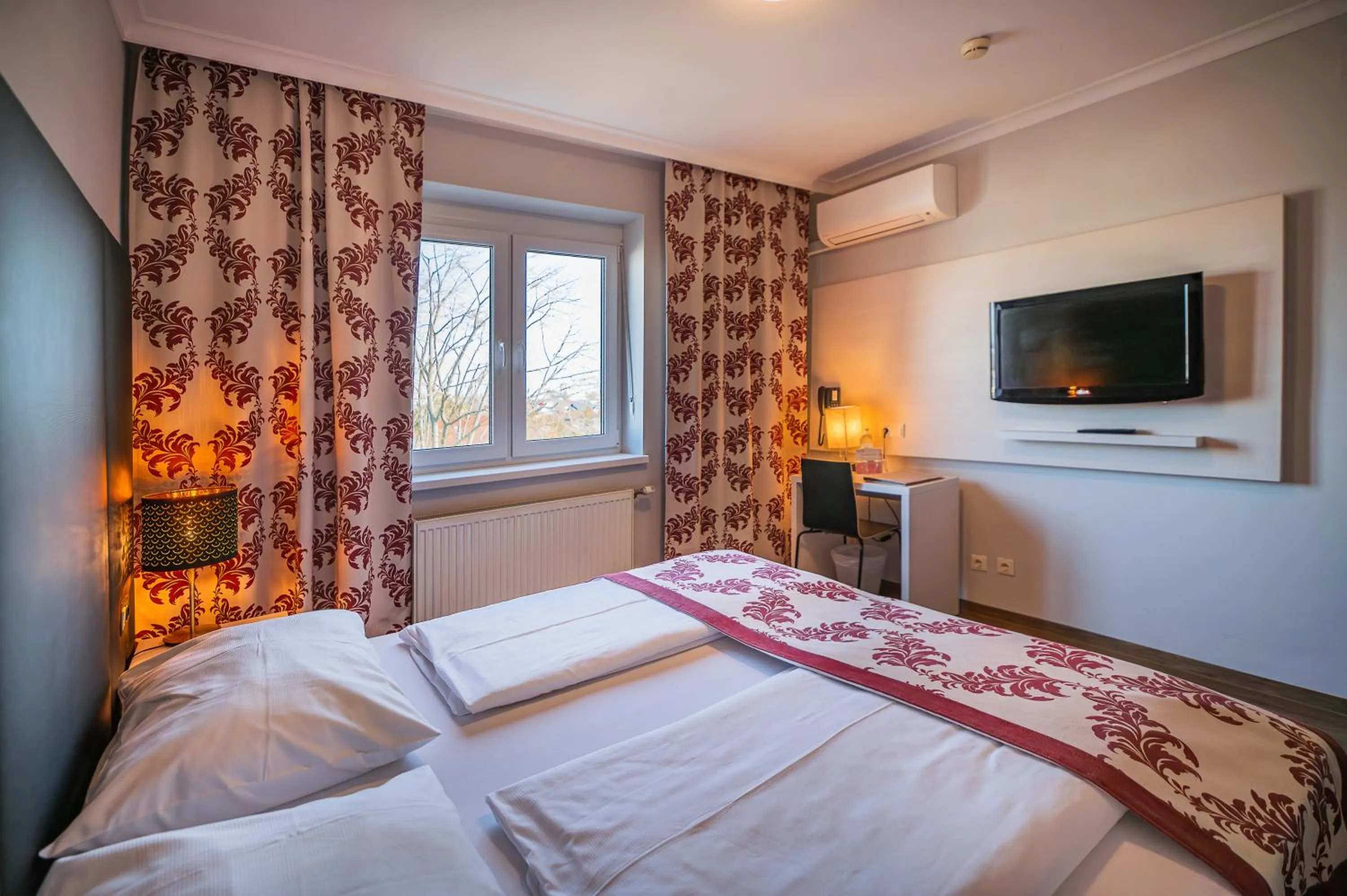 Bedroom, Bed in Arion Airport Hotel