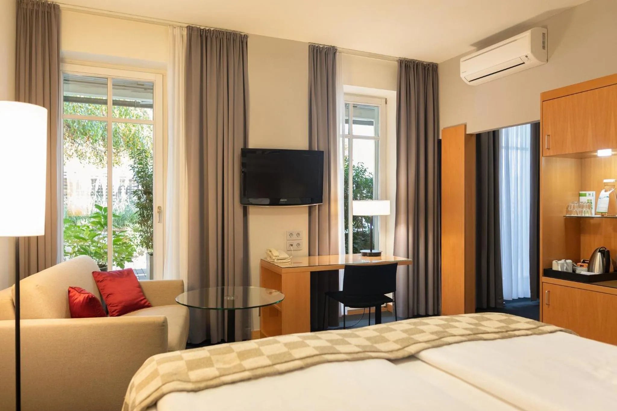 Photo of the whole room, Bed in Holiday Inn Vienna City by IHG