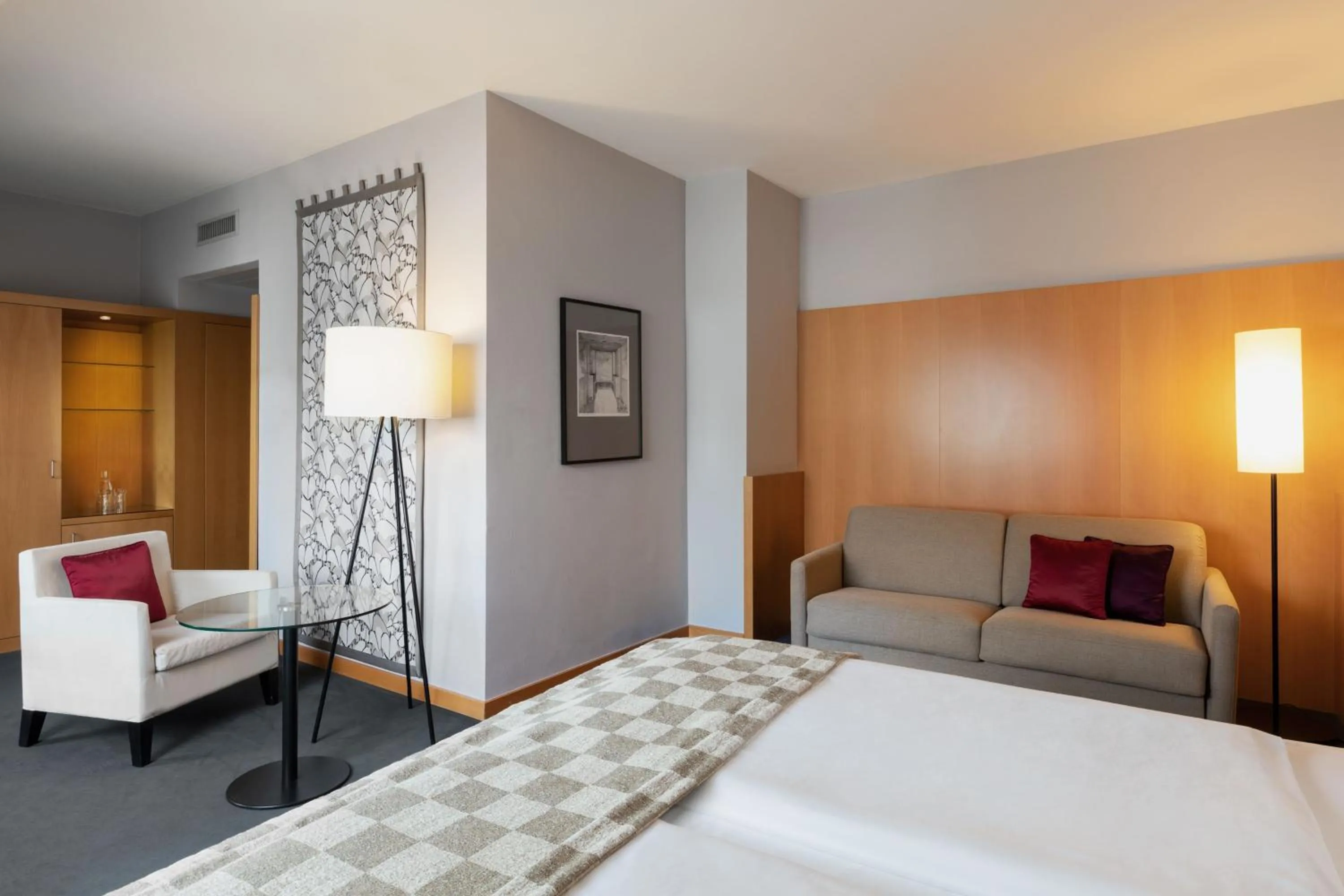Photo of the whole room, Bed in Holiday Inn Vienna City by IHG