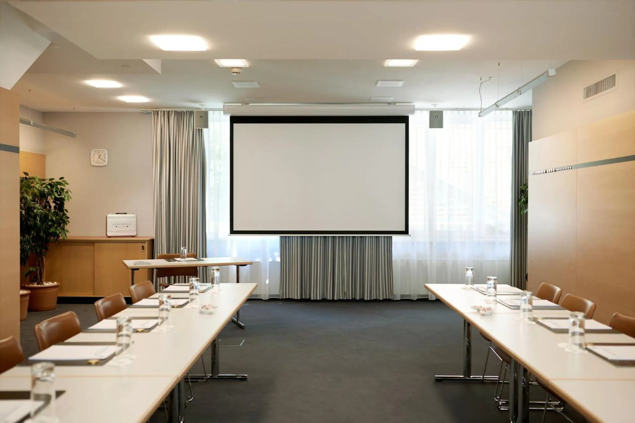 Meeting/conference room in Holiday Inn Vienna City by IHG