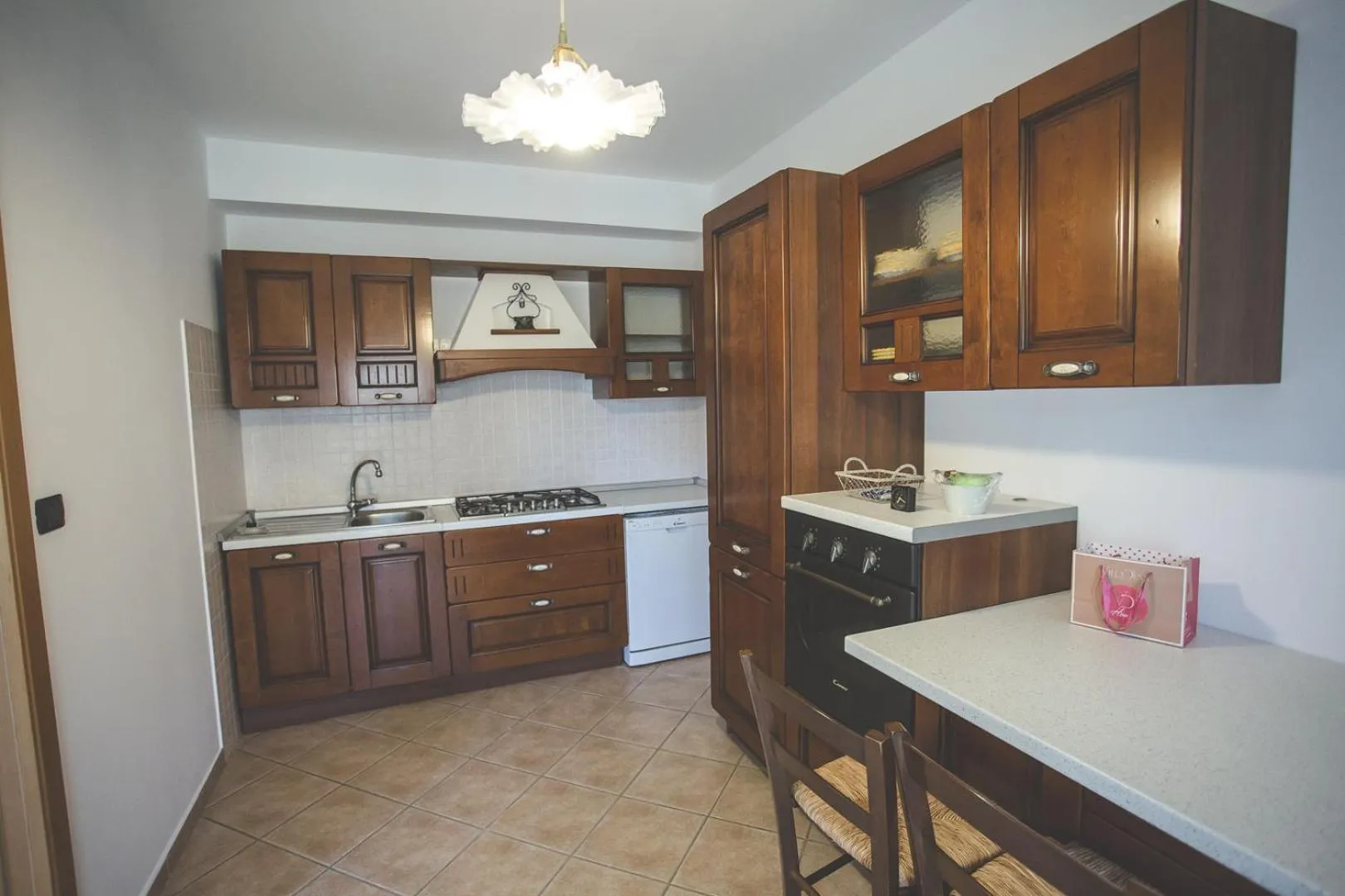 Kitchen or kitchenette in Villa Malù Città Sant Angelo camere confortevoli e parcheggio gratuito