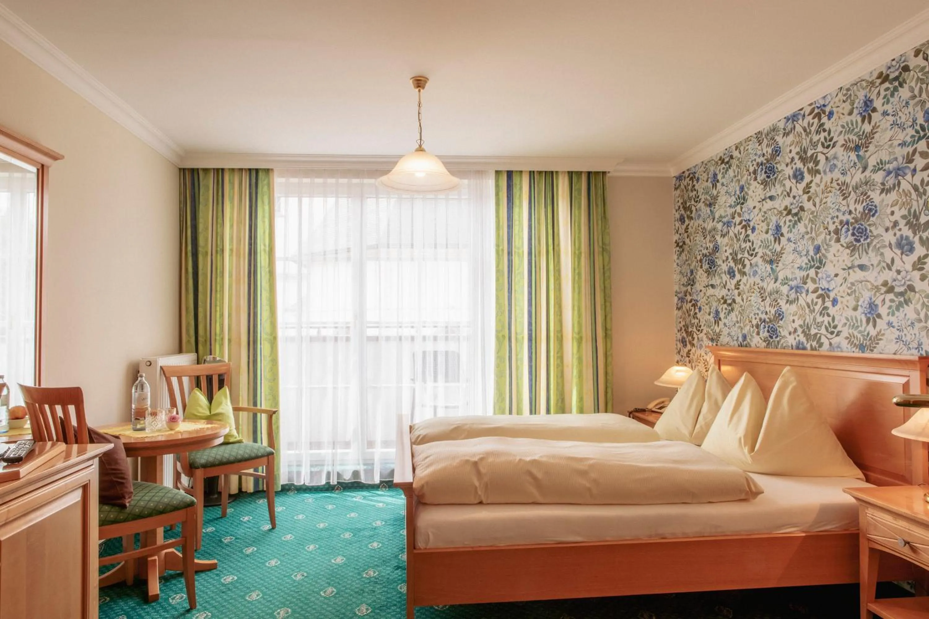 Photo of the whole room, Bed in Hotel Weisser Bär