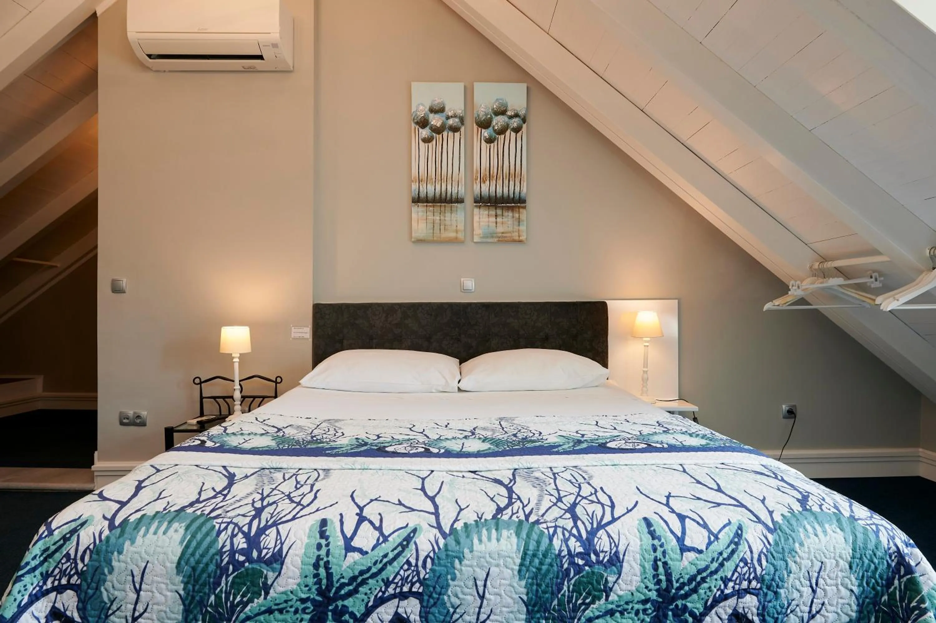 Bed in Palace Central Square