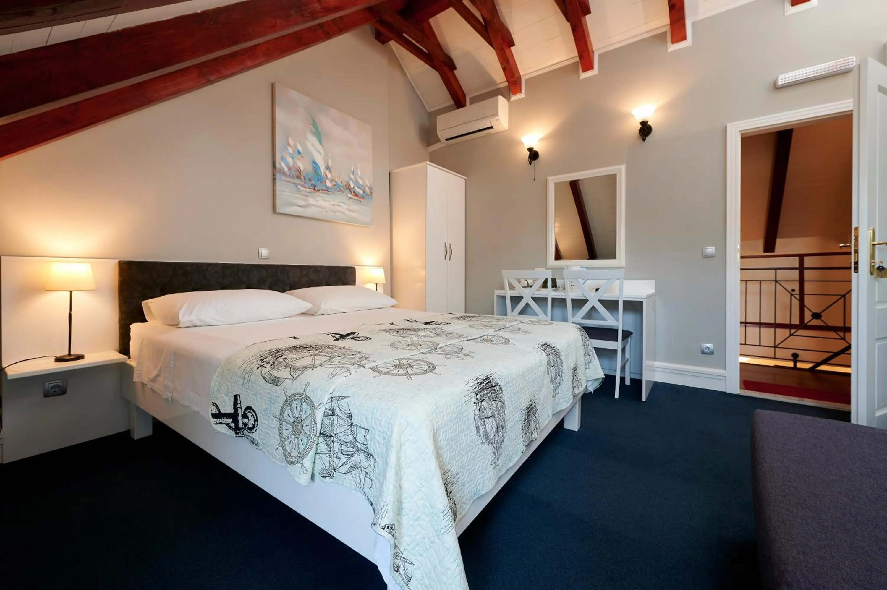 Photo of the whole room, Bed in Palace Central Square