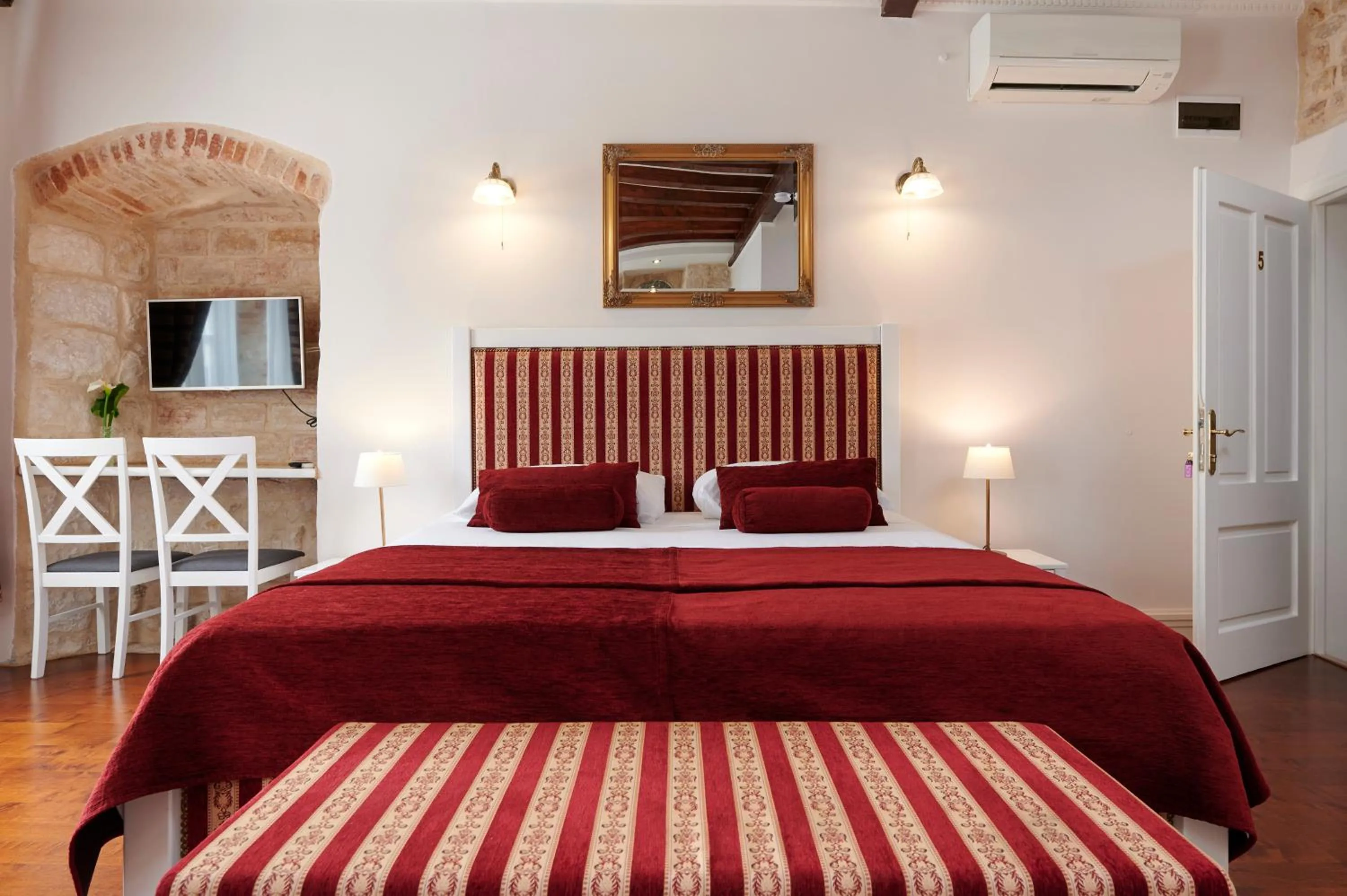 Bed in Palace Central Square