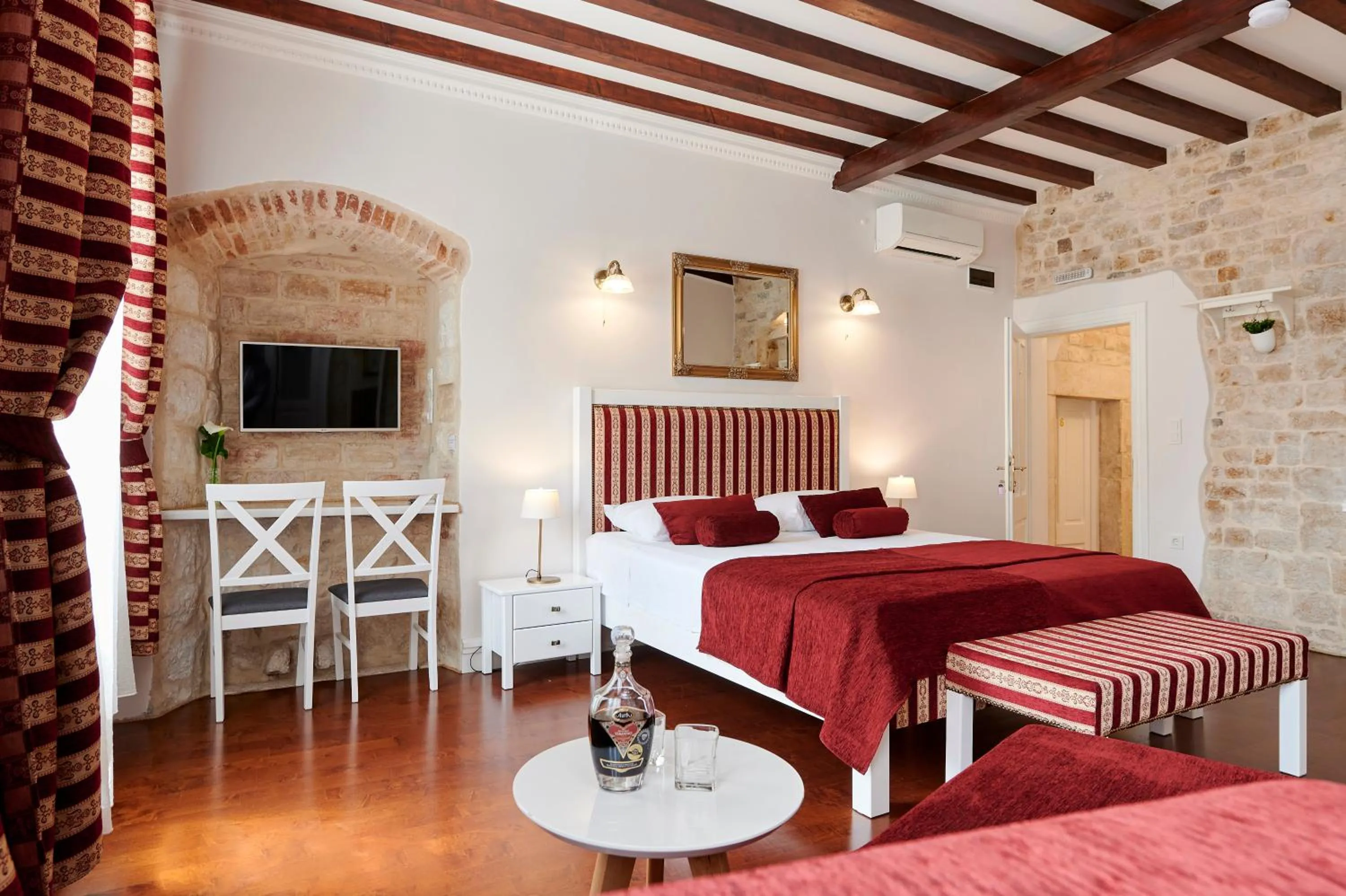 Photo of the whole room, Bed in Palace Central Square