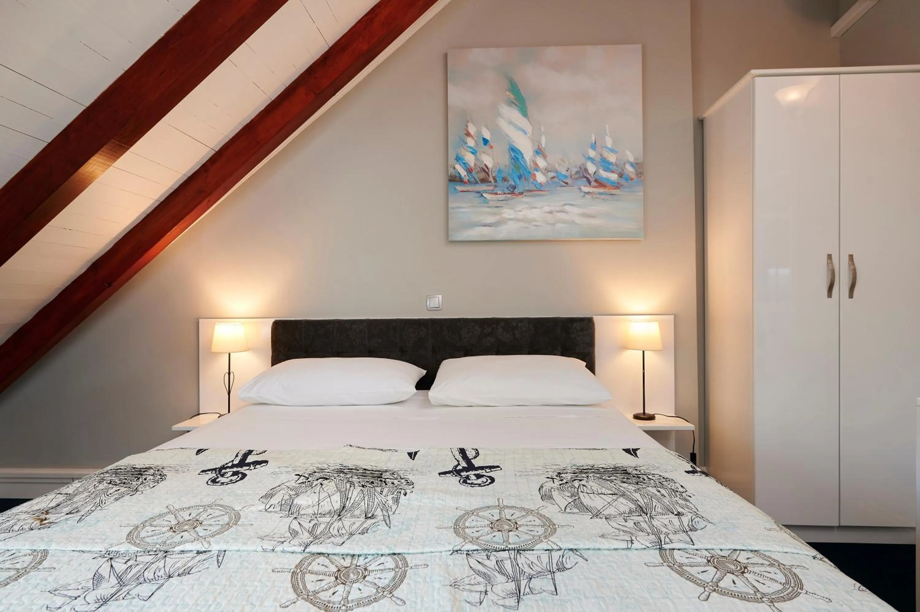 Bed in Palace Central Square